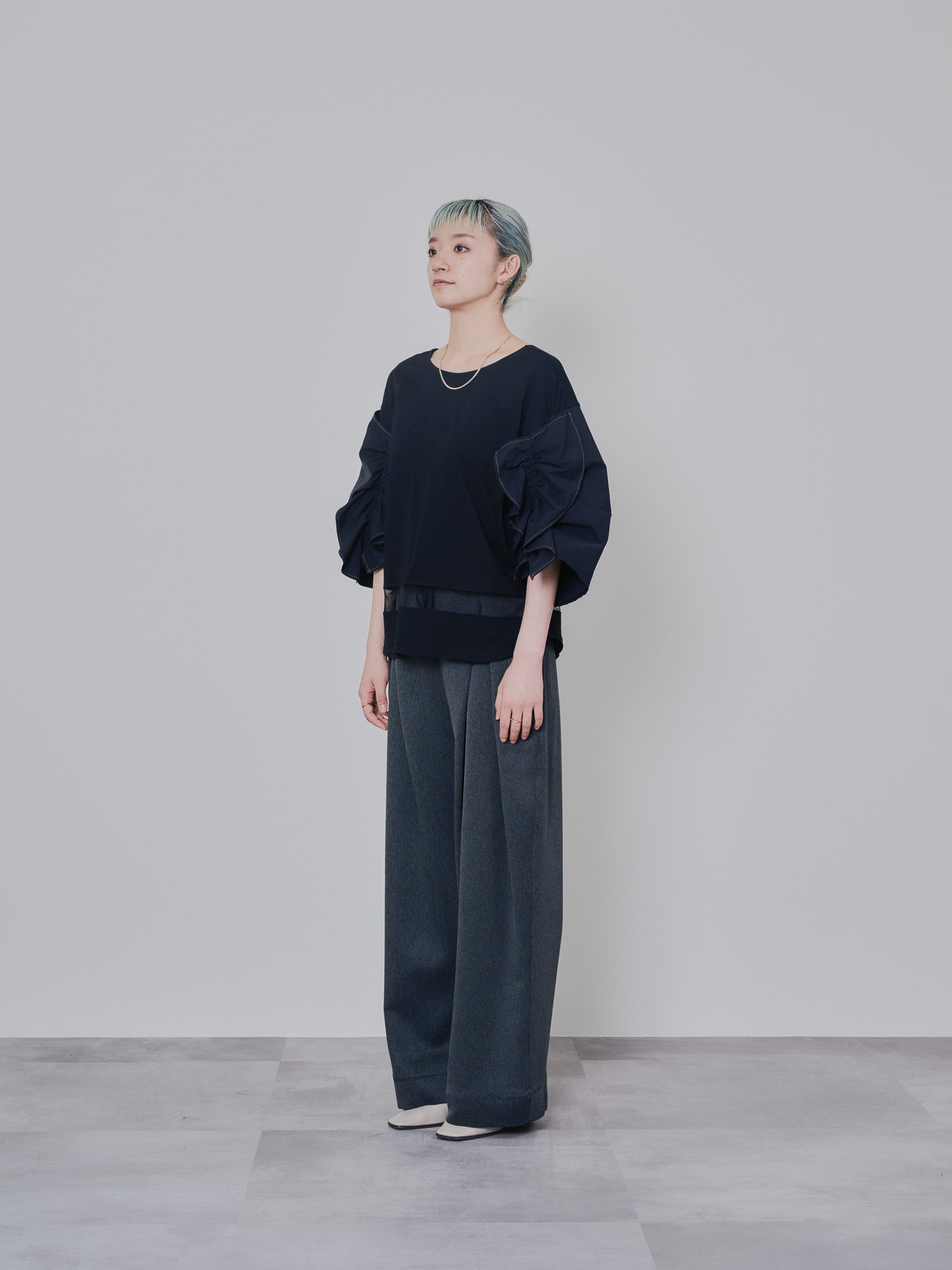 フリルスリーブ配色ステッチヘムシアートップス [603328] black