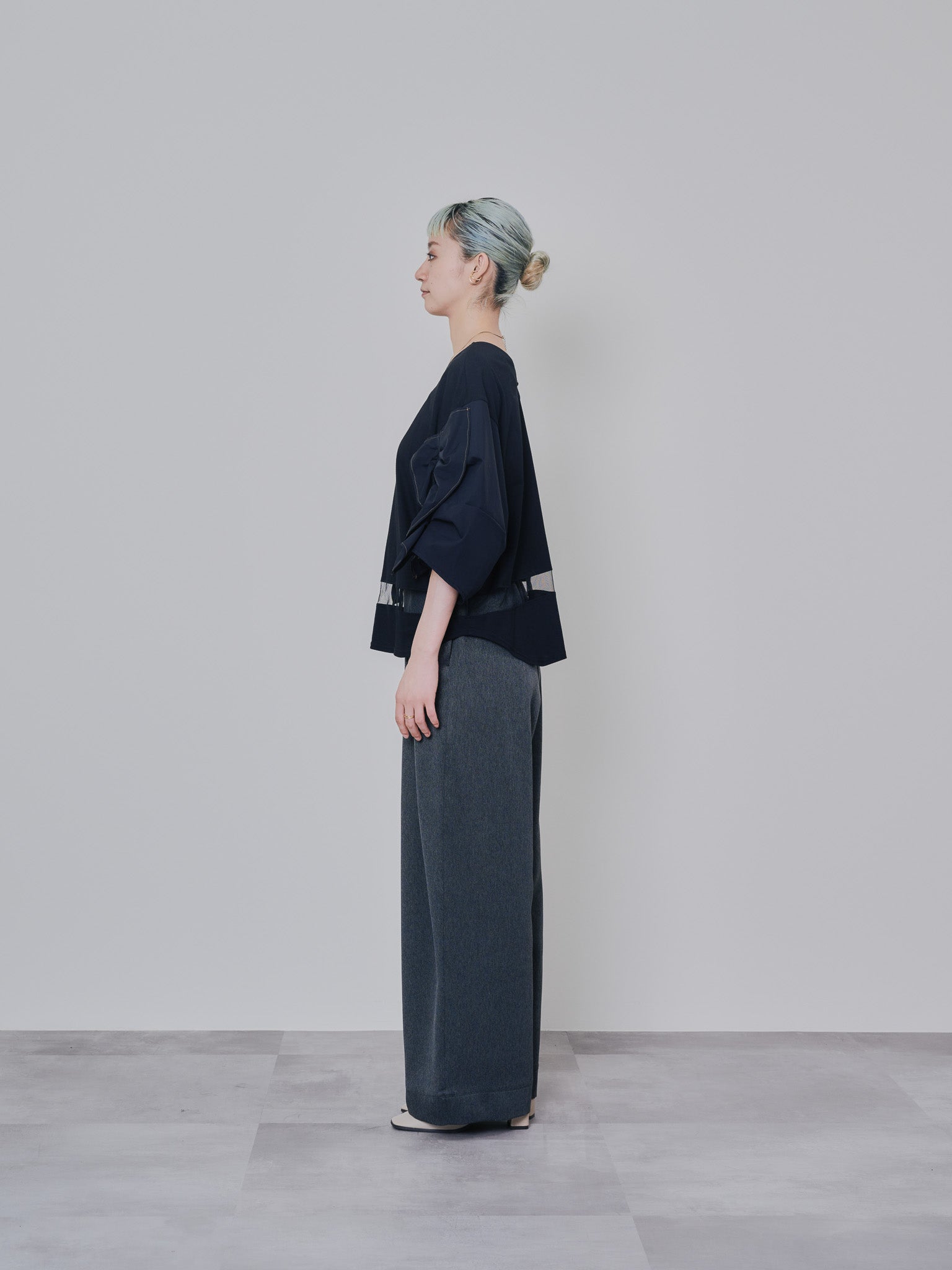 フリルスリーブ配色ステッチヘムシアートップス [603328] black