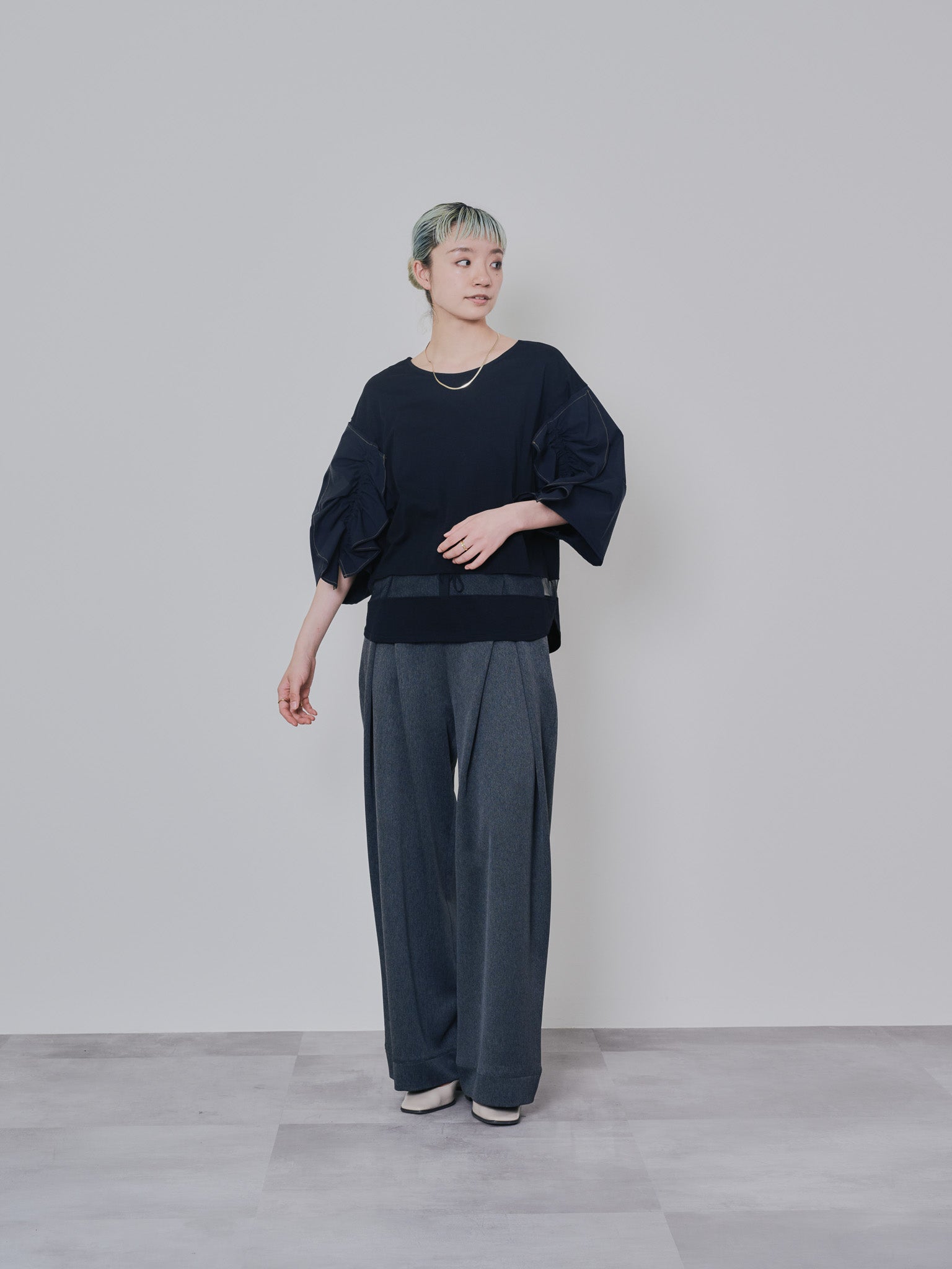 フリルスリーブ配色ステッチヘムシアートップス [603328] black