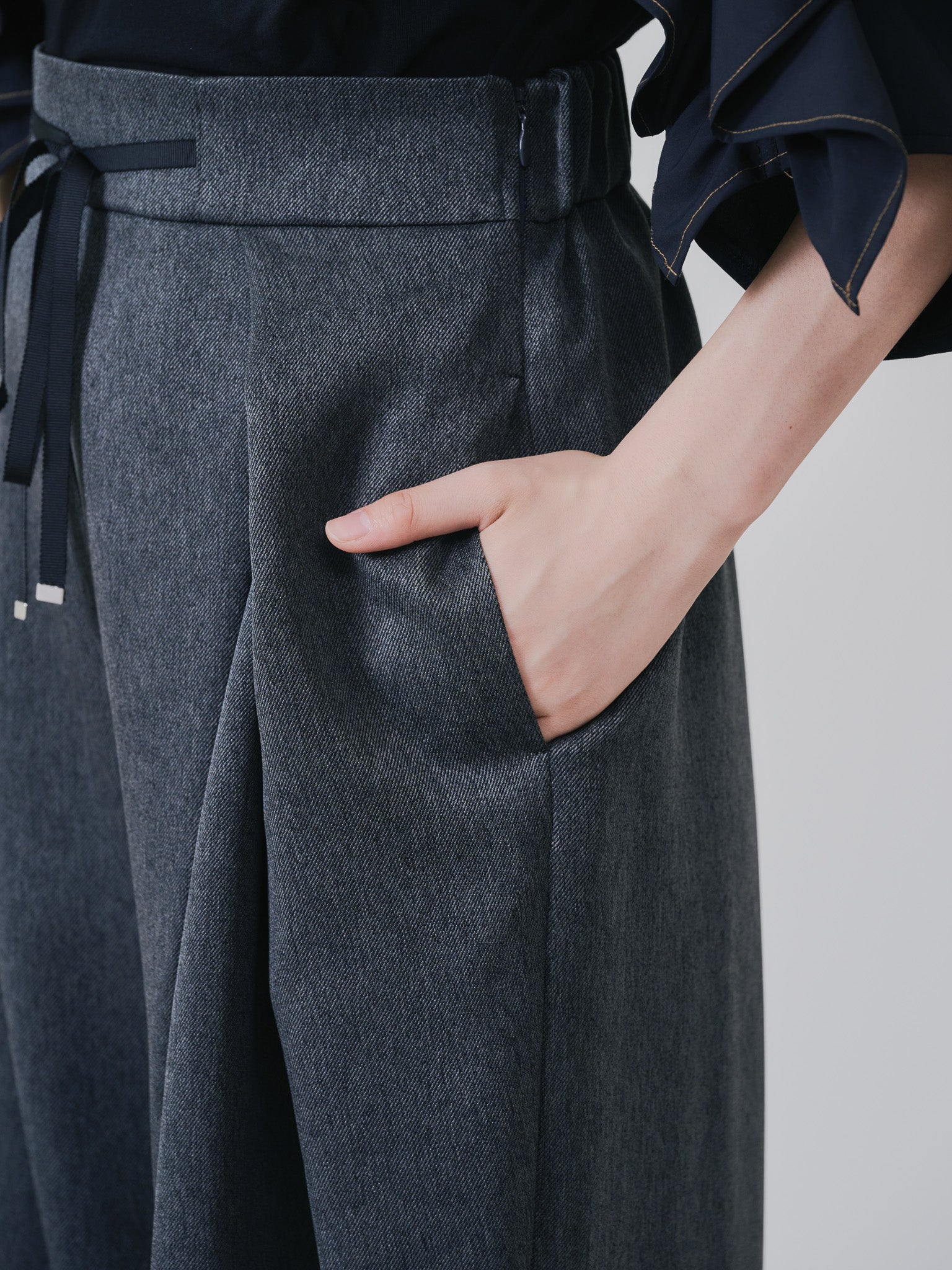 フロントリボンワイドタックパンツ [603330] charcoal