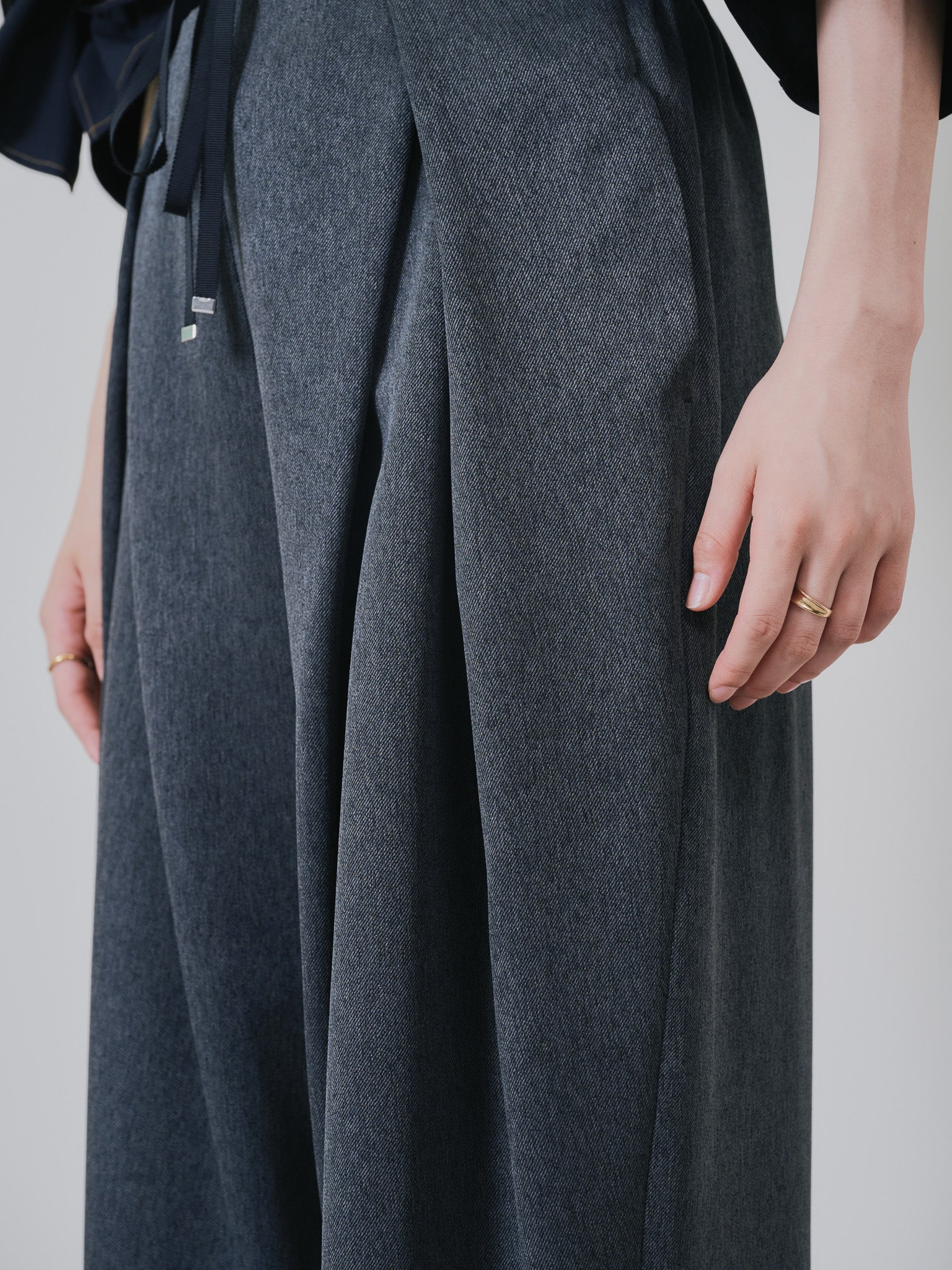 フロントリボンワイドタックパンツ [603330] charcoal
