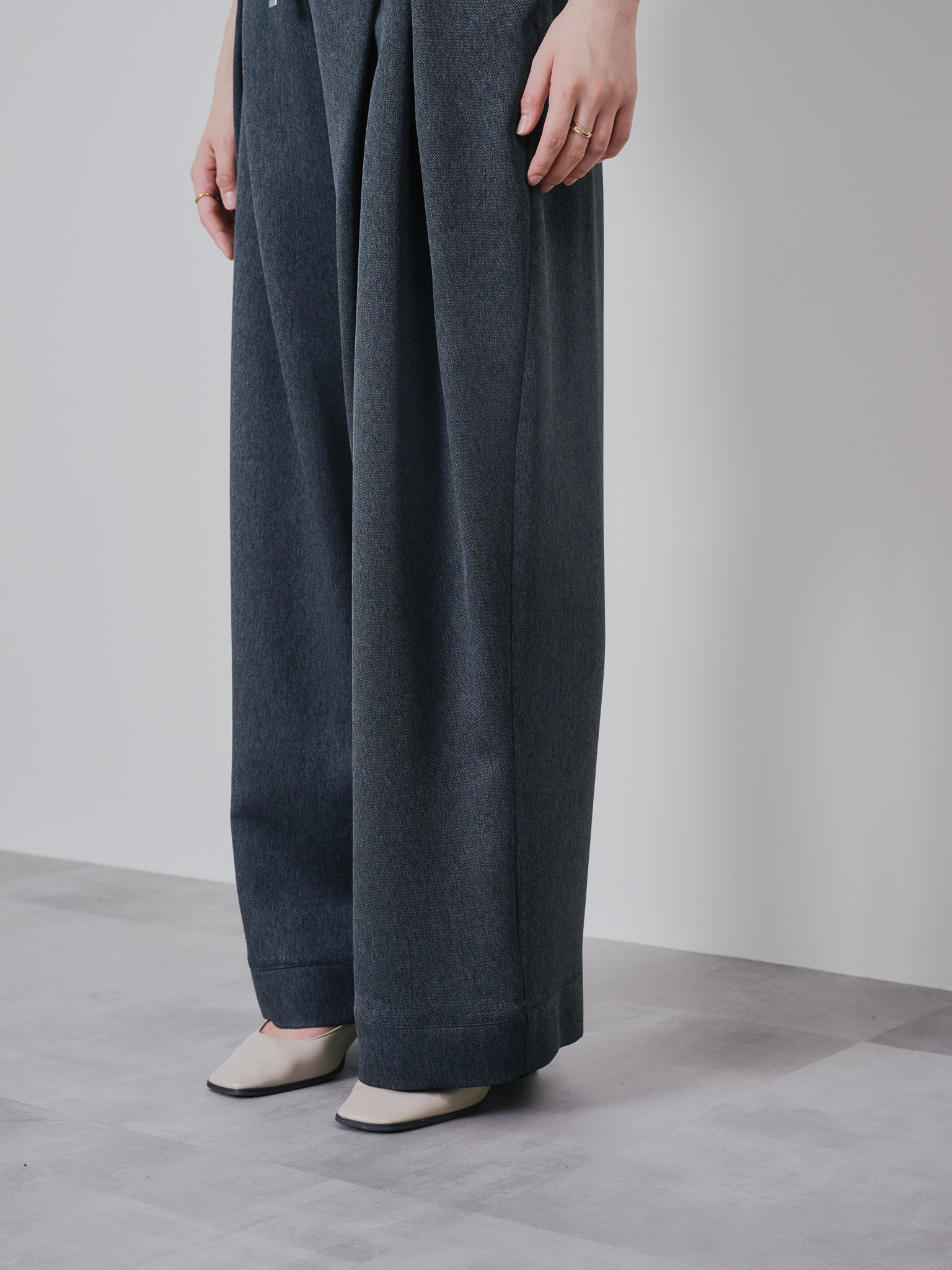 フロントリボンワイドタックパンツ [603330] charcoal