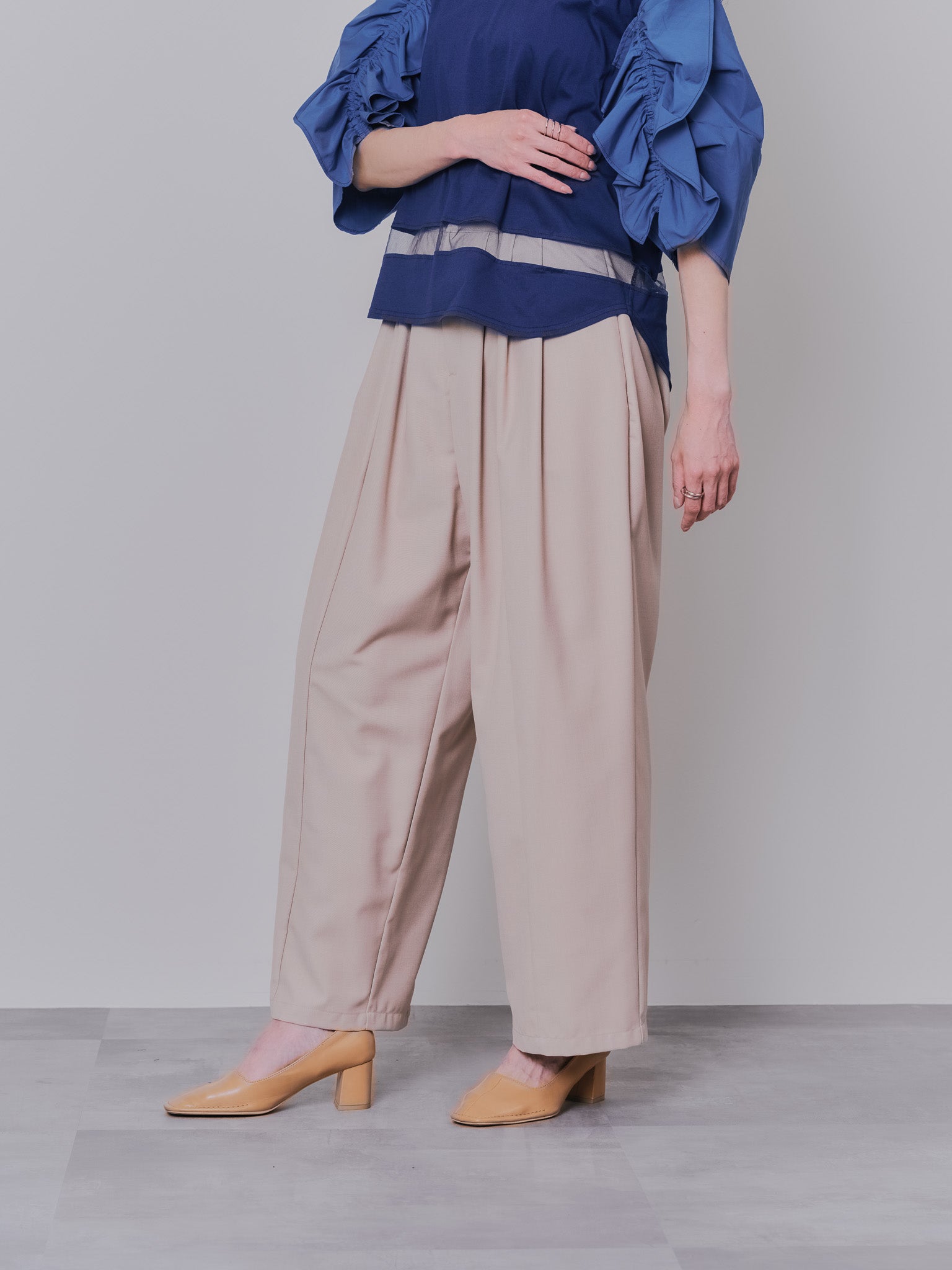 マーベストライクタックボリュームパンツ [601376] beige