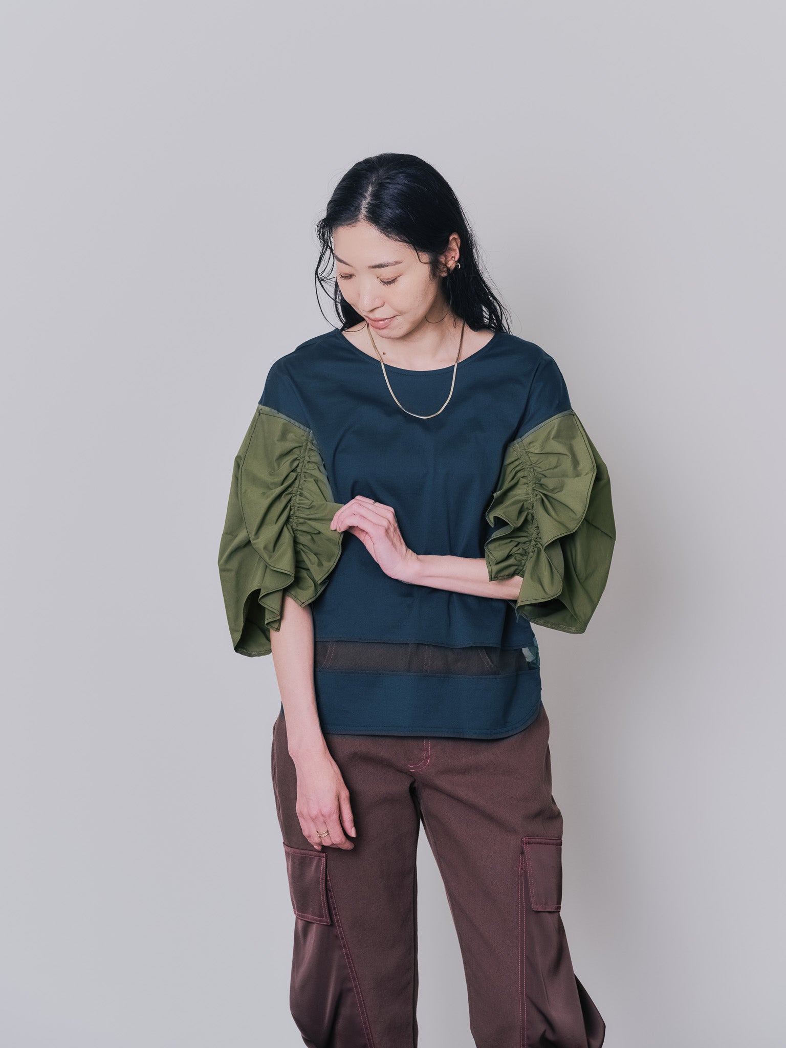 フリルスリーブ配色ステッチヘムシアートップス [603328] dark green