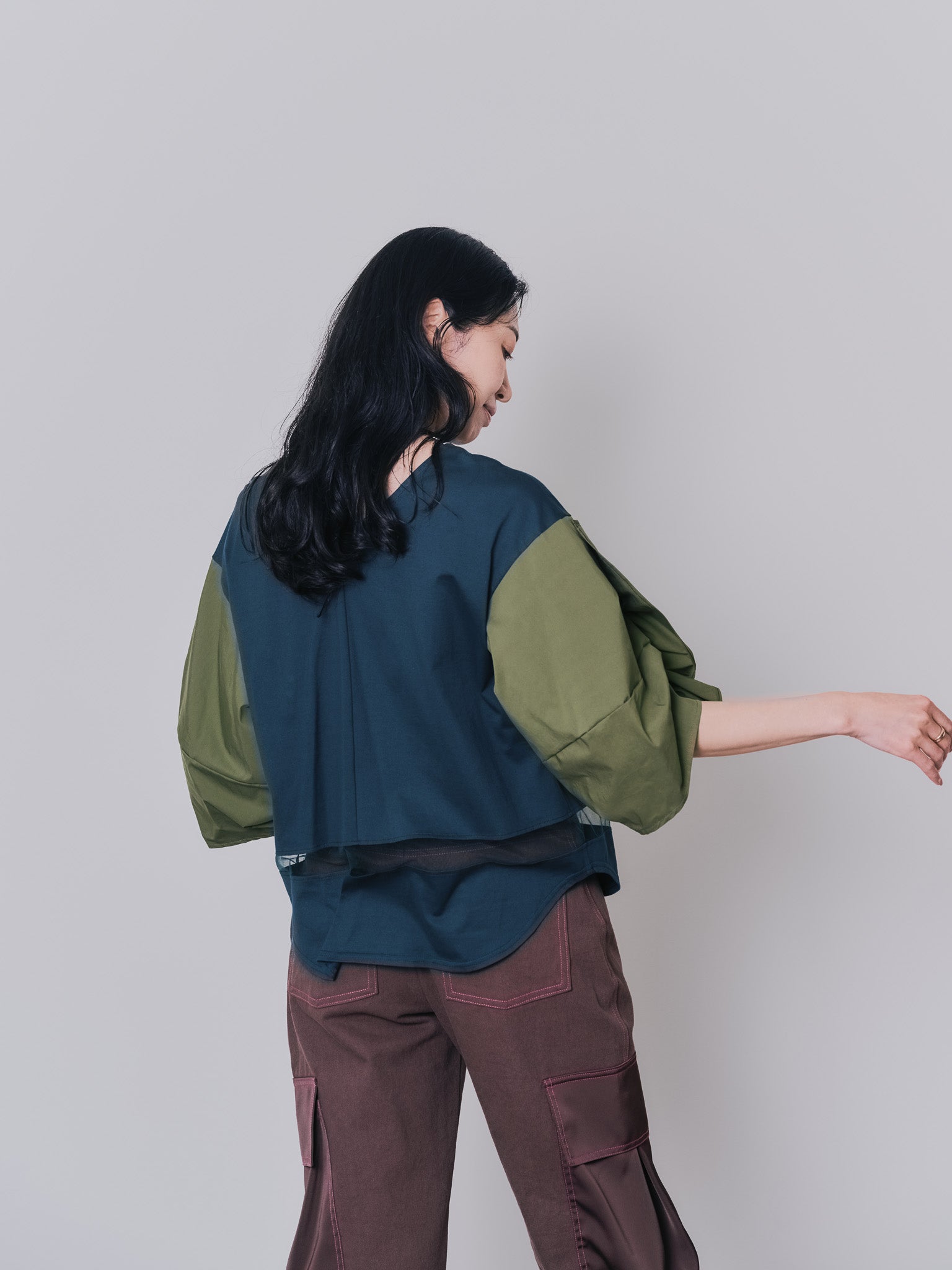 フリルスリーブ配色ステッチヘムシアートップス [603328] dark green