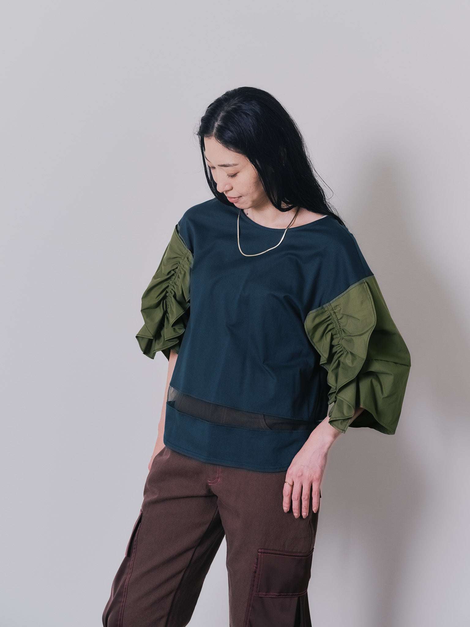 フリルスリーブ配色ステッチヘムシアートップス [603328] dark green