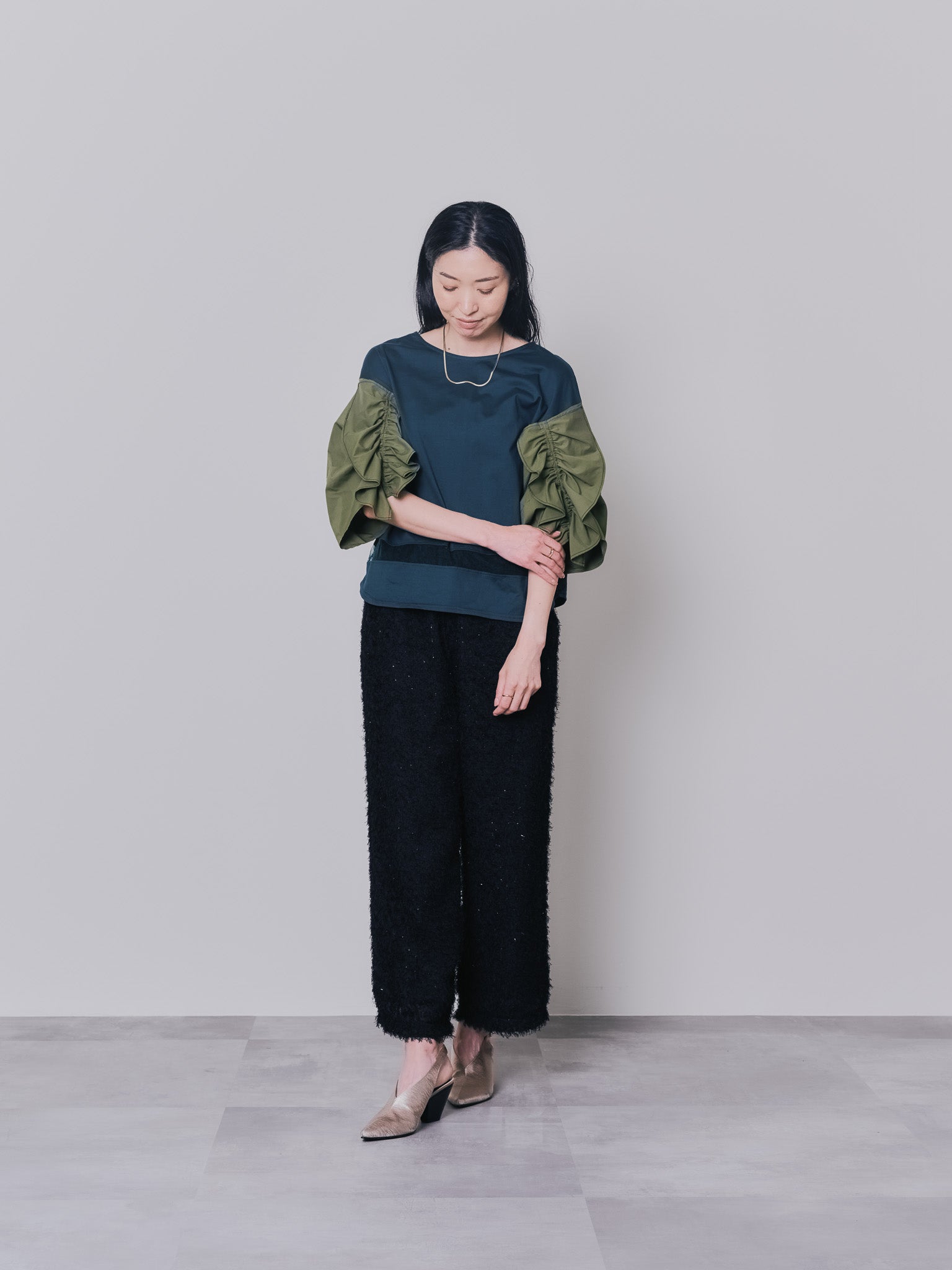 フリルスリーブ配色ステッチヘムシアートップス [603328] dark green
