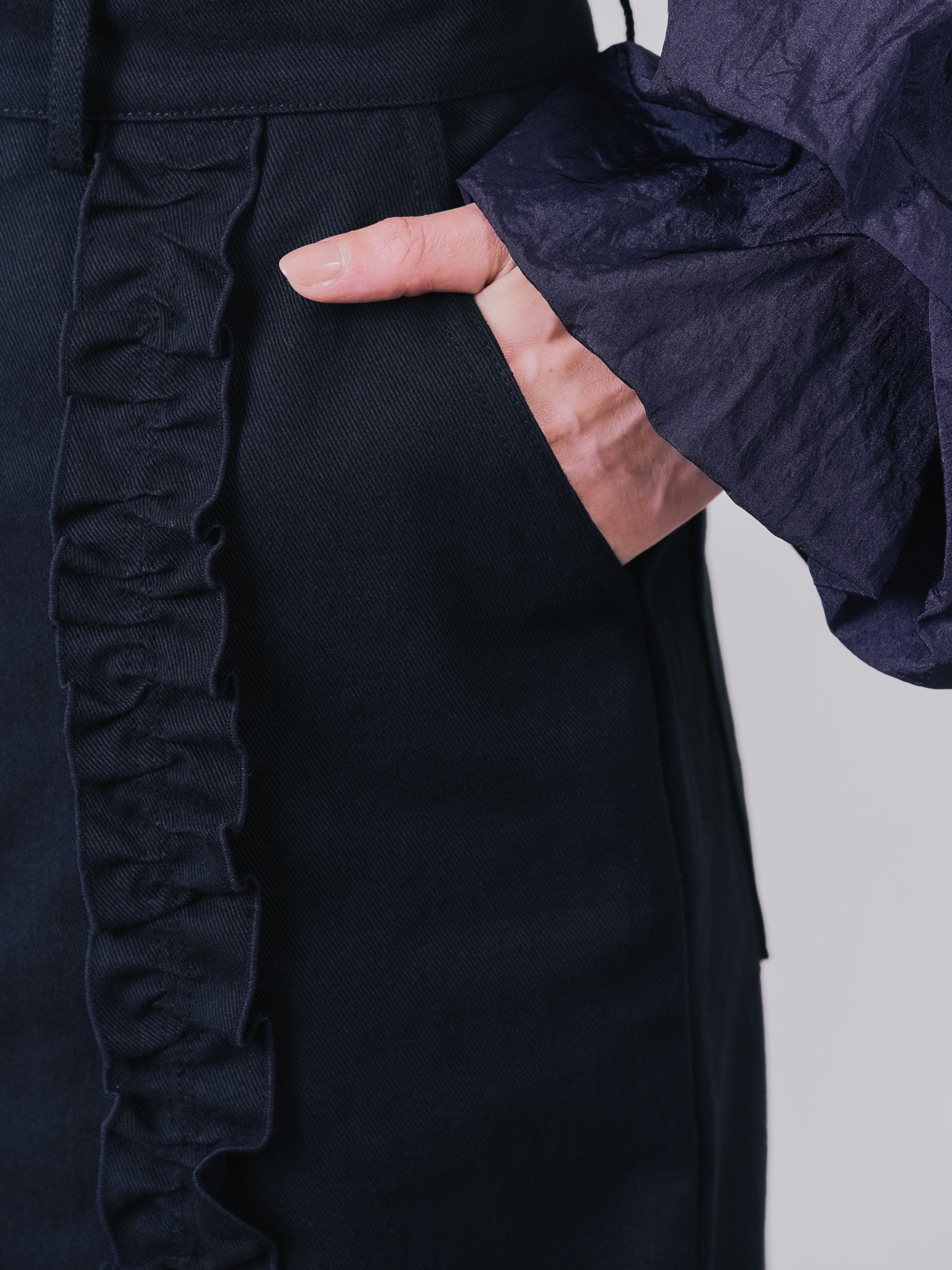 ミックスフリルカツラギタイトスカート [601358] black