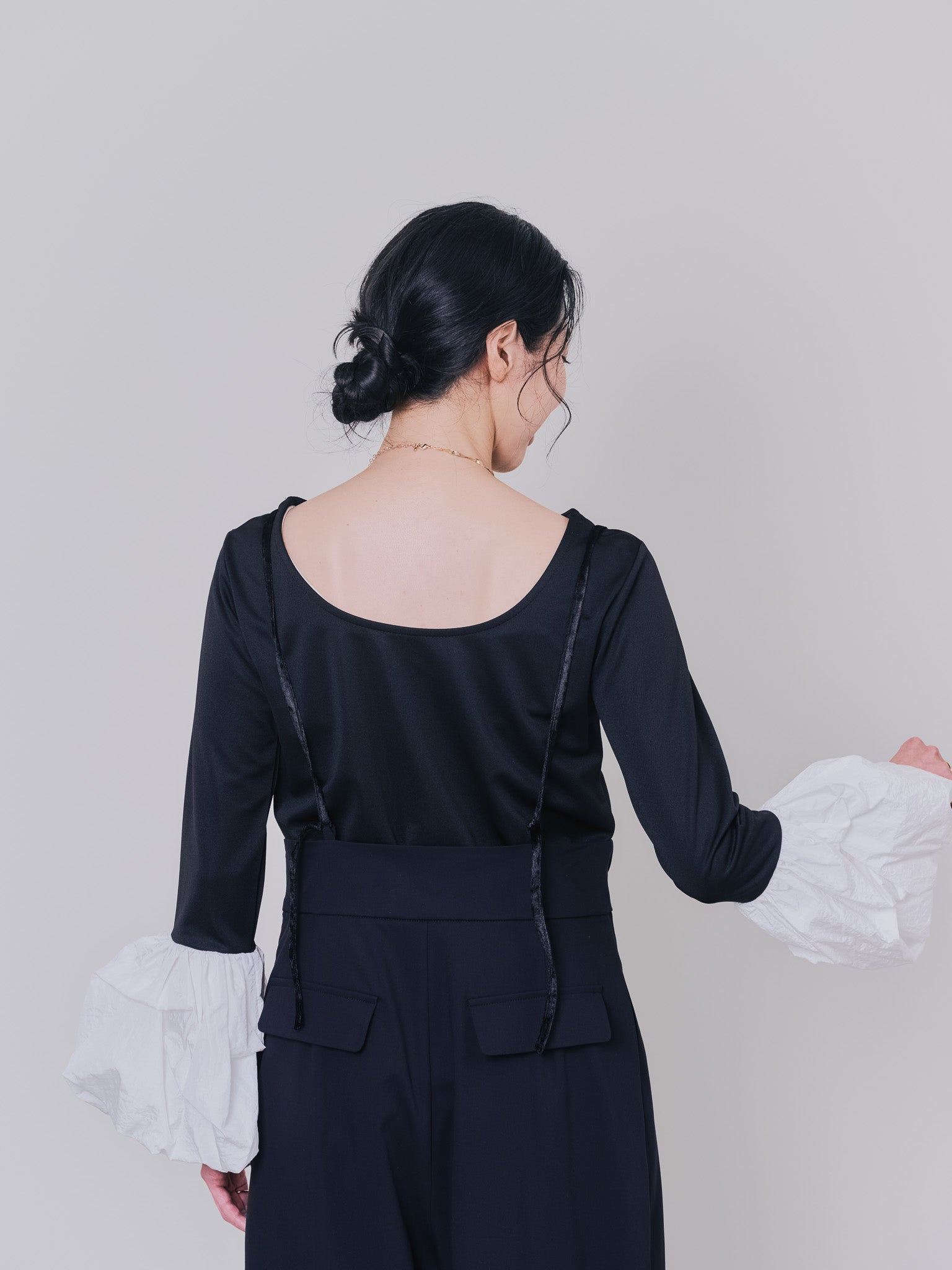 【TIME SALE 10/21 17:00まで!!】配色バルーンスリーブトップス [601371] black