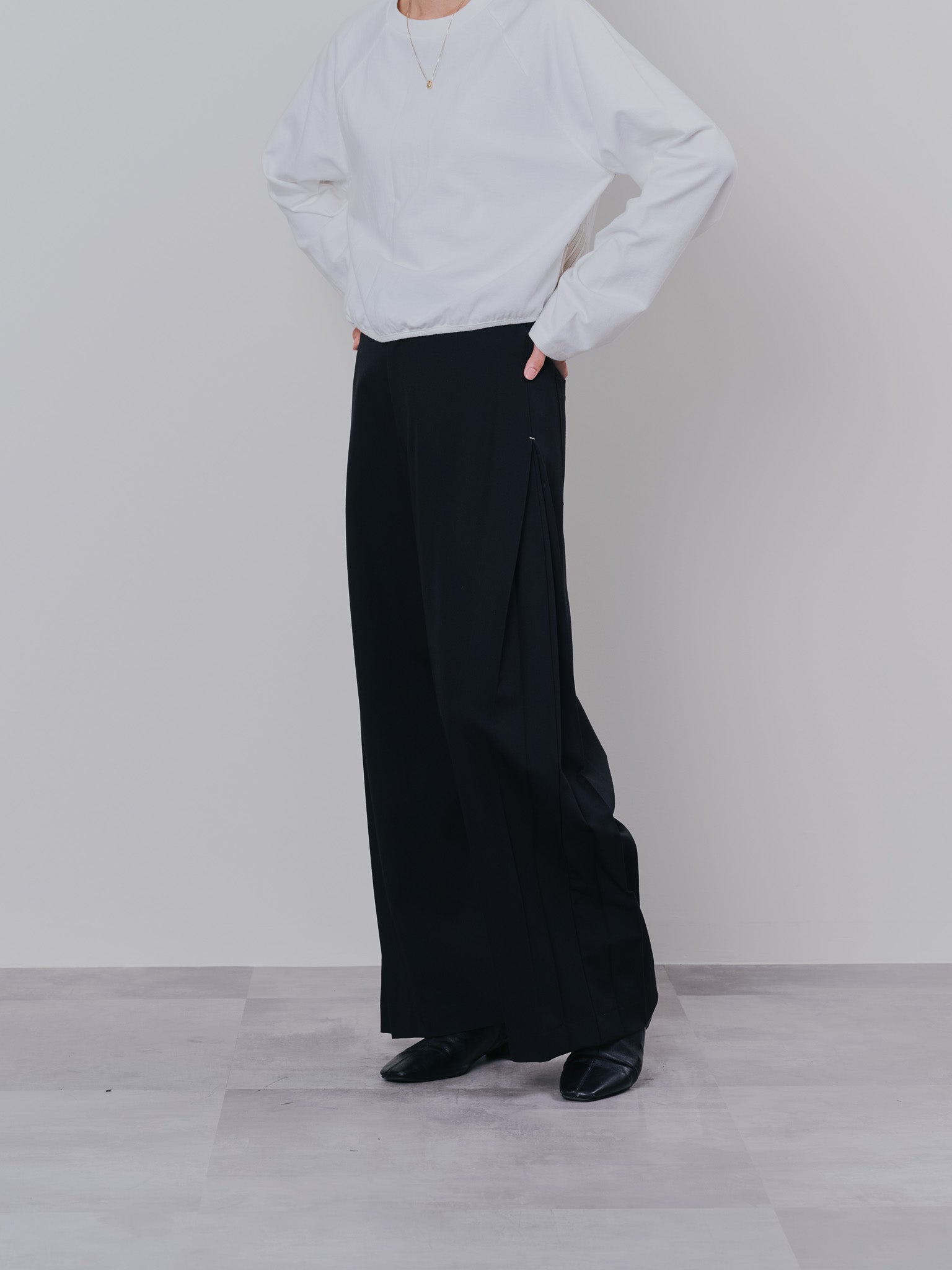 サイドプリーツ配色ステッチパンツ [601375] black