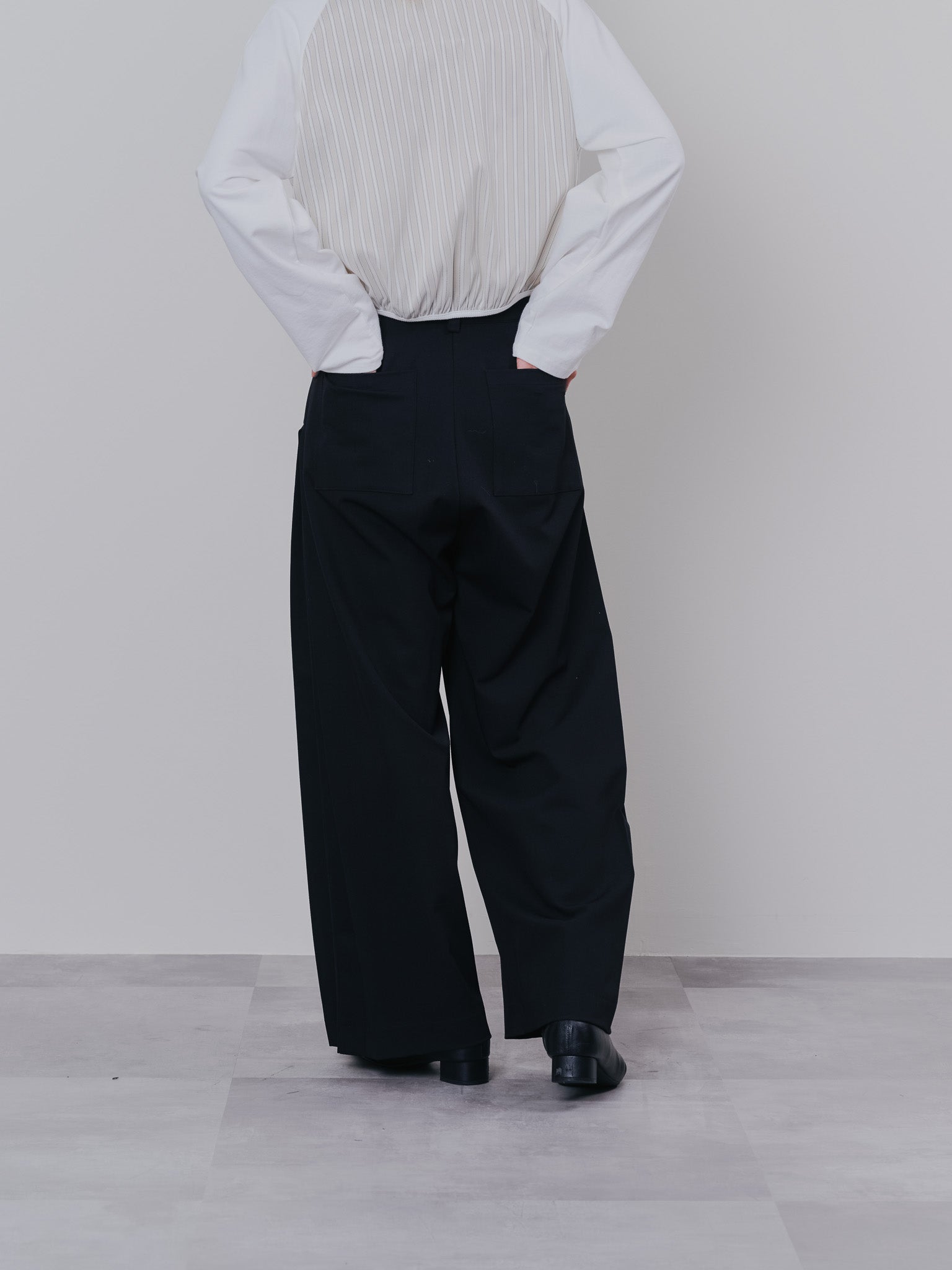 サイドプリーツ配色ステッチパンツ [601375] black