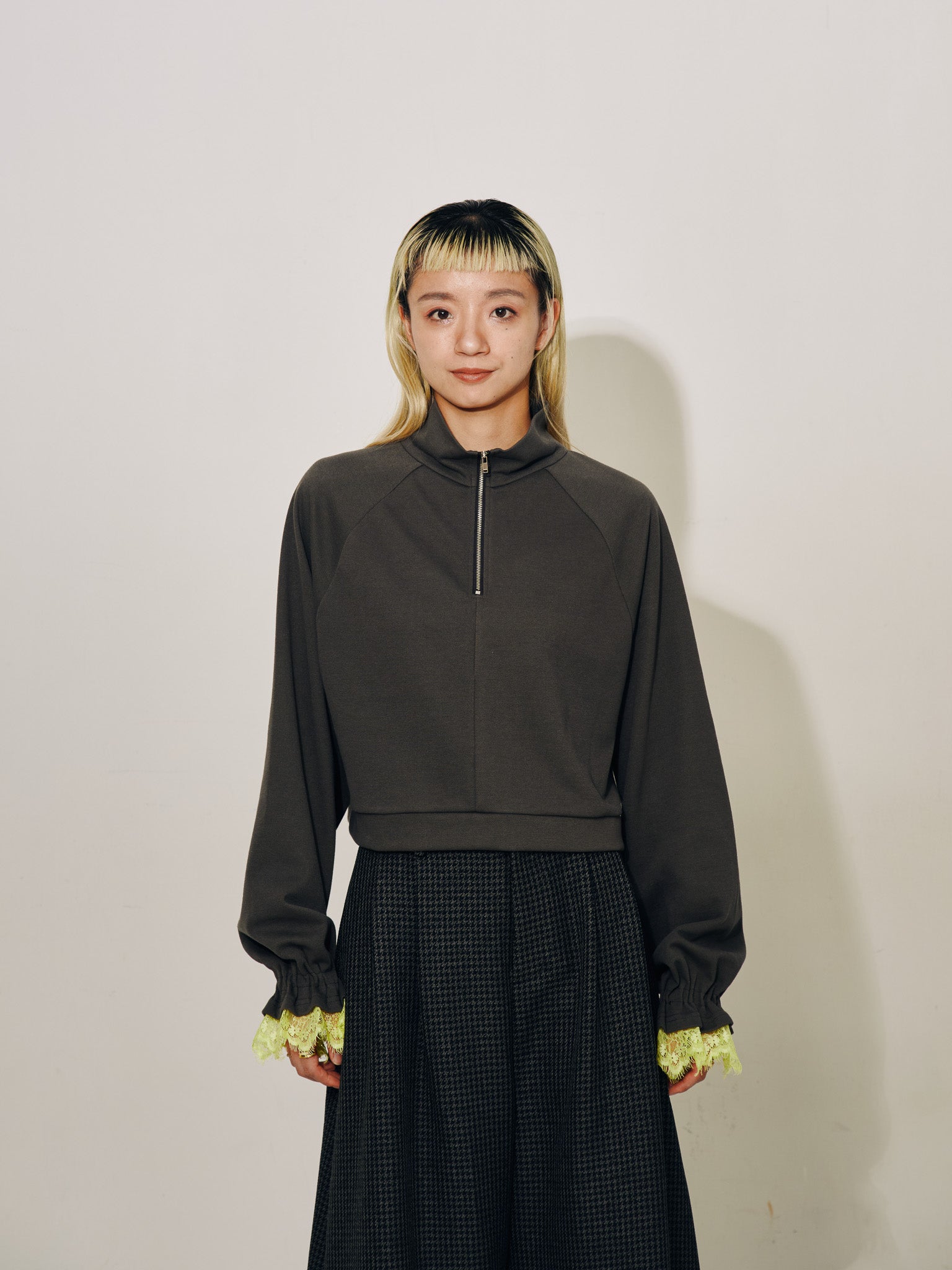 ハーフジップ配色レーストップス [605529] charcoal