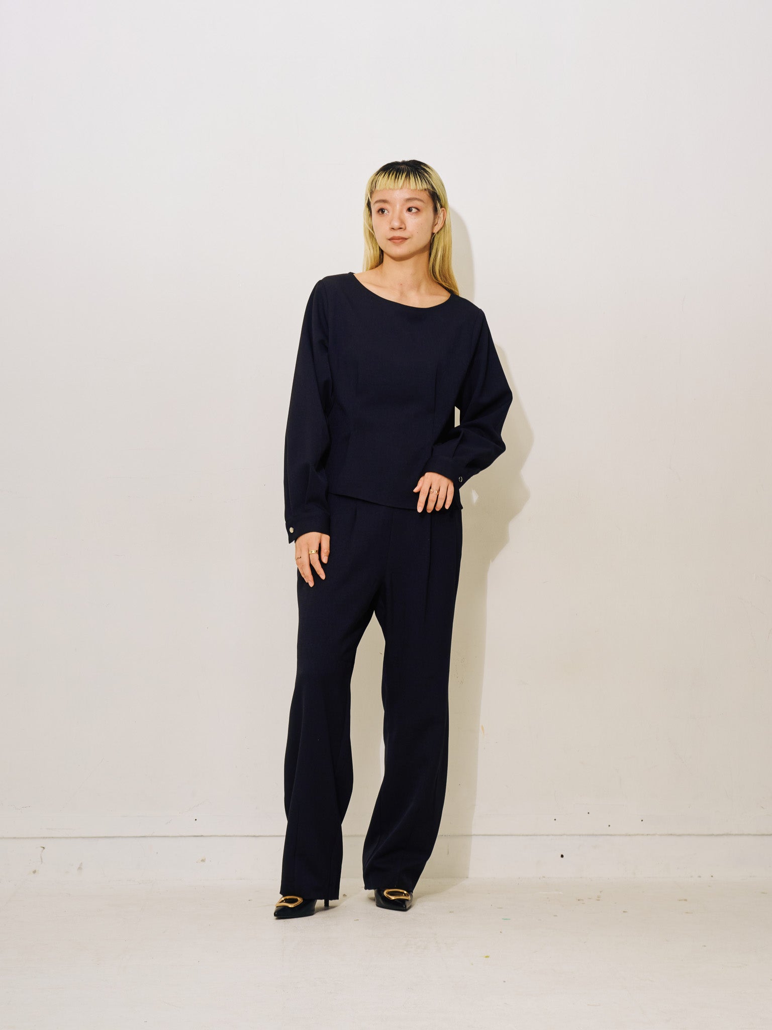 【-PRE SALE- 12/15 18:00まで!!】ヘムダーツカーブフォルムパンツ [608329] black