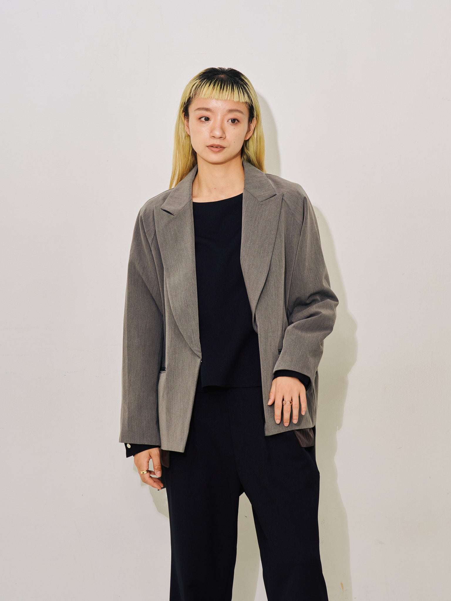 【-PRE SALE- 12/15 18:00まで!!】配色ストライプポイントアシメヘムジャケット [605544] charcoal