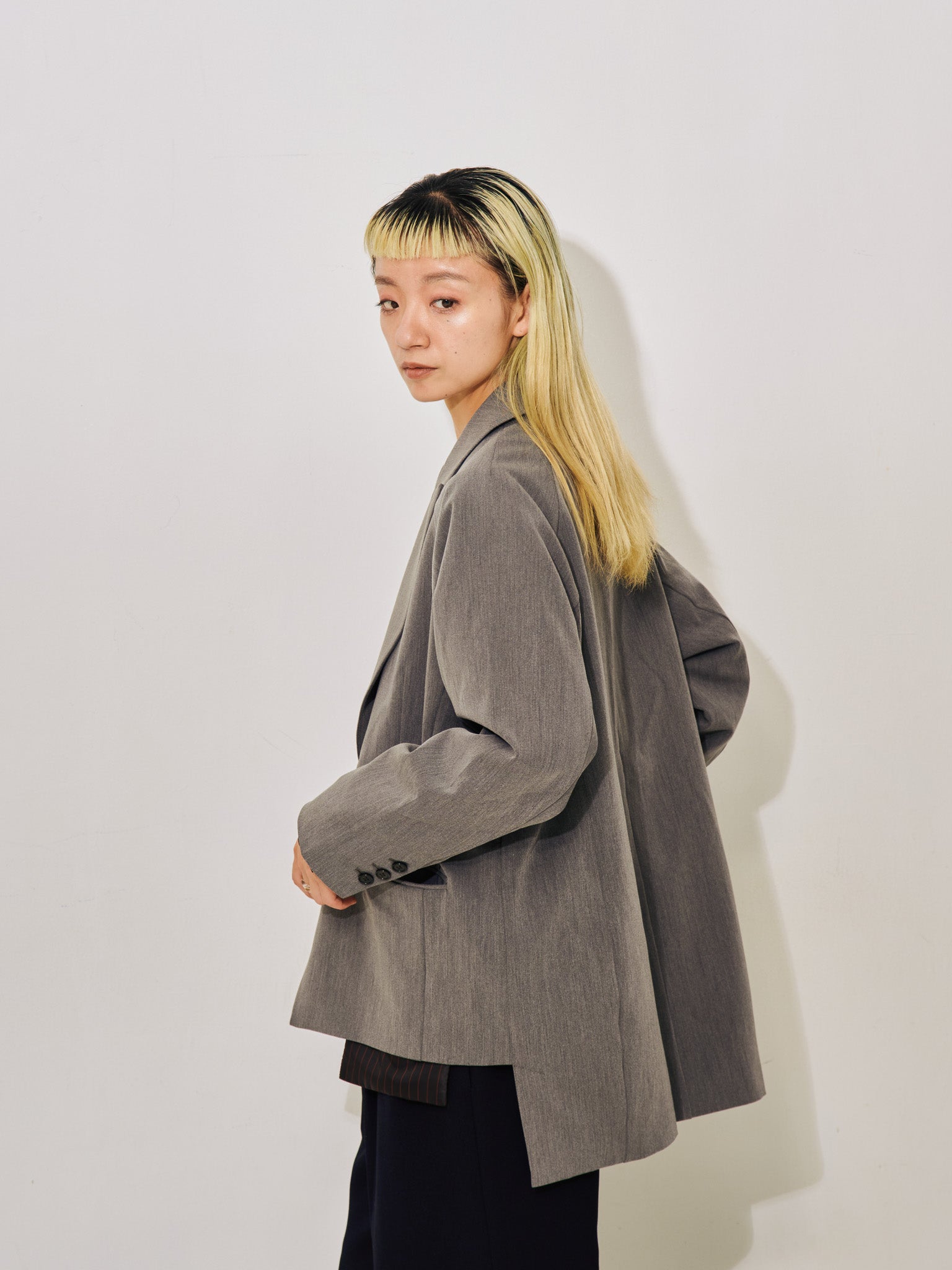 【SALE】配色ストライプポイントアシメヘムジャケット [605544] charcoal