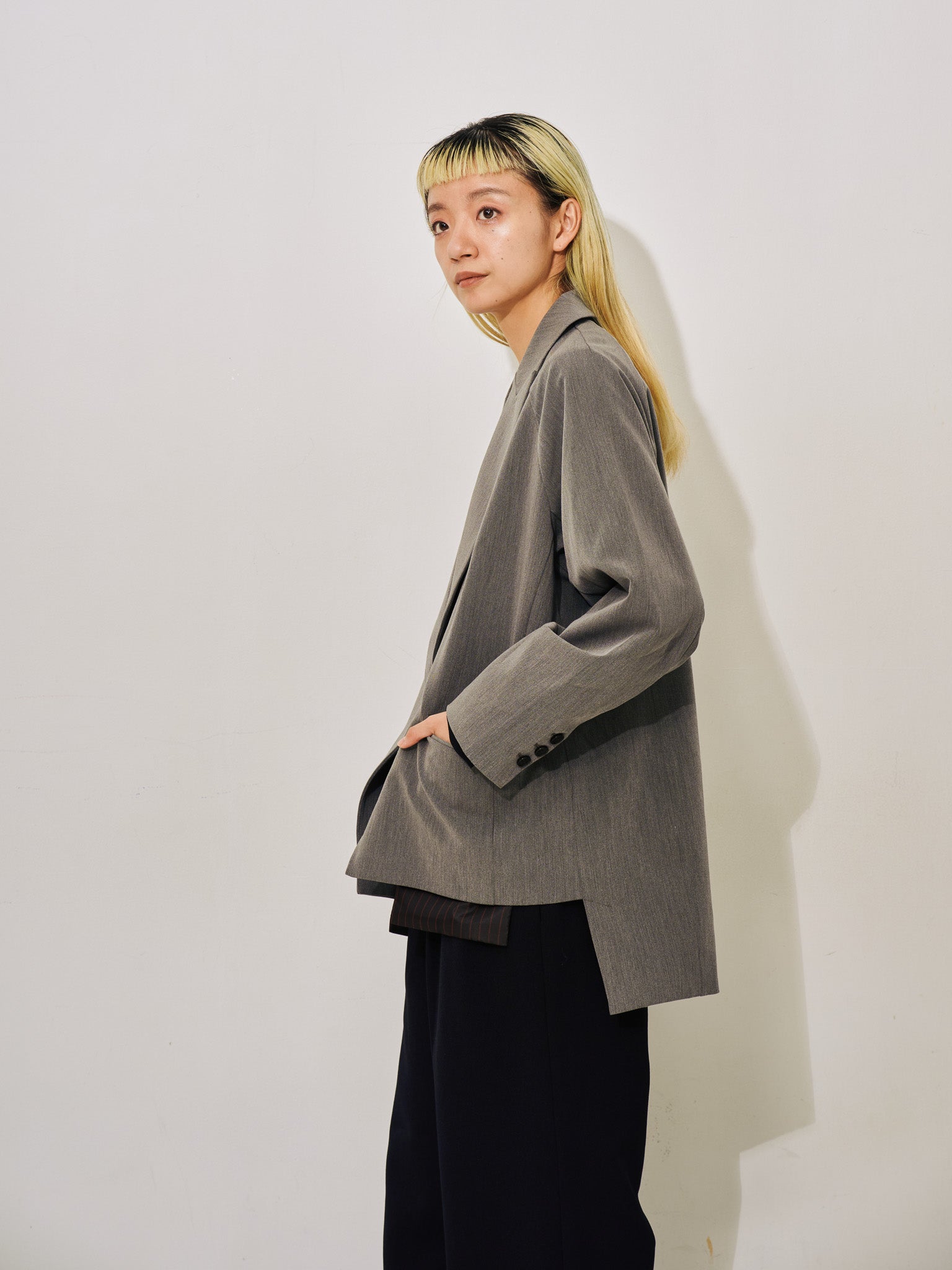 【SALE】配色ストライプポイントアシメヘムジャケット [605544] charcoal