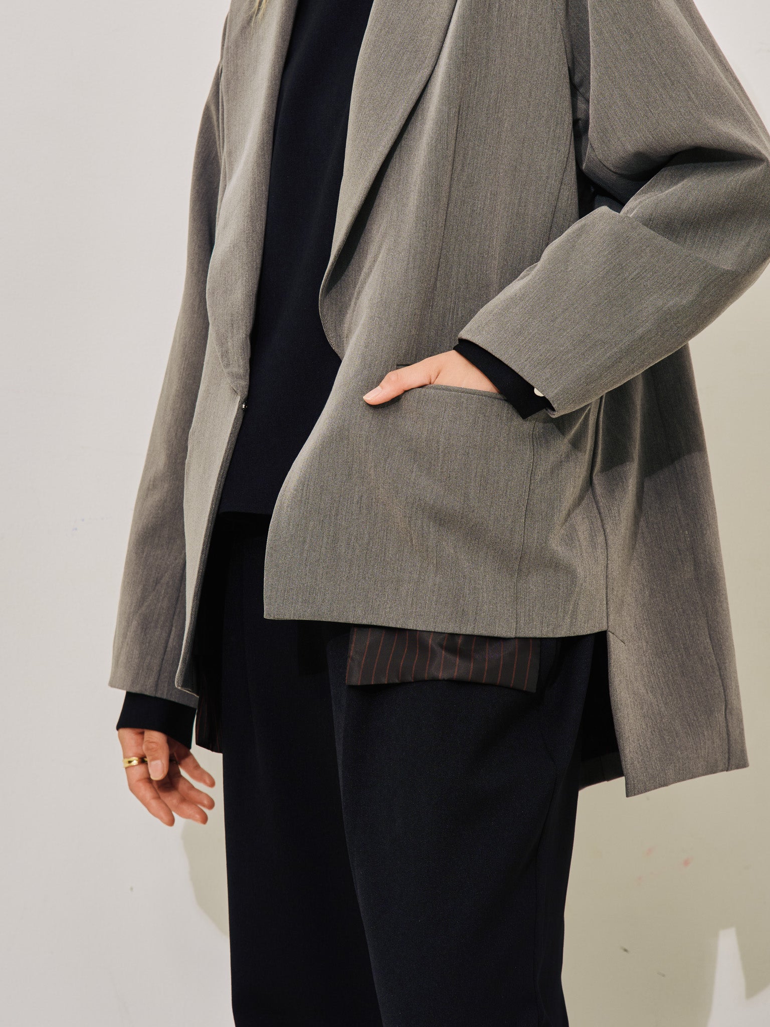 【SALE】配色ストライプポイントアシメヘムジャケット [605544] charcoal