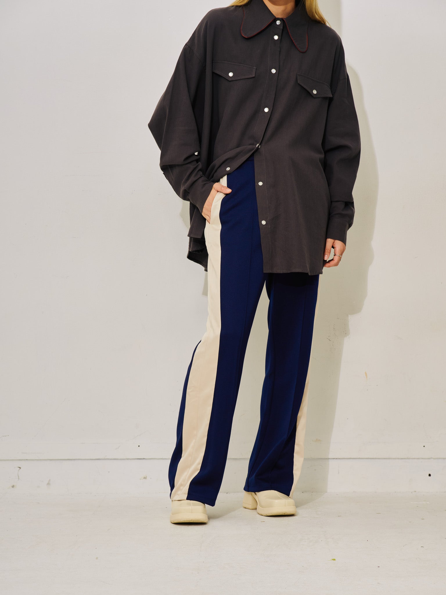 【-PRE SALE- 12/15 18:00まで!!】配色サイドライントラックパンツ [603340] navy