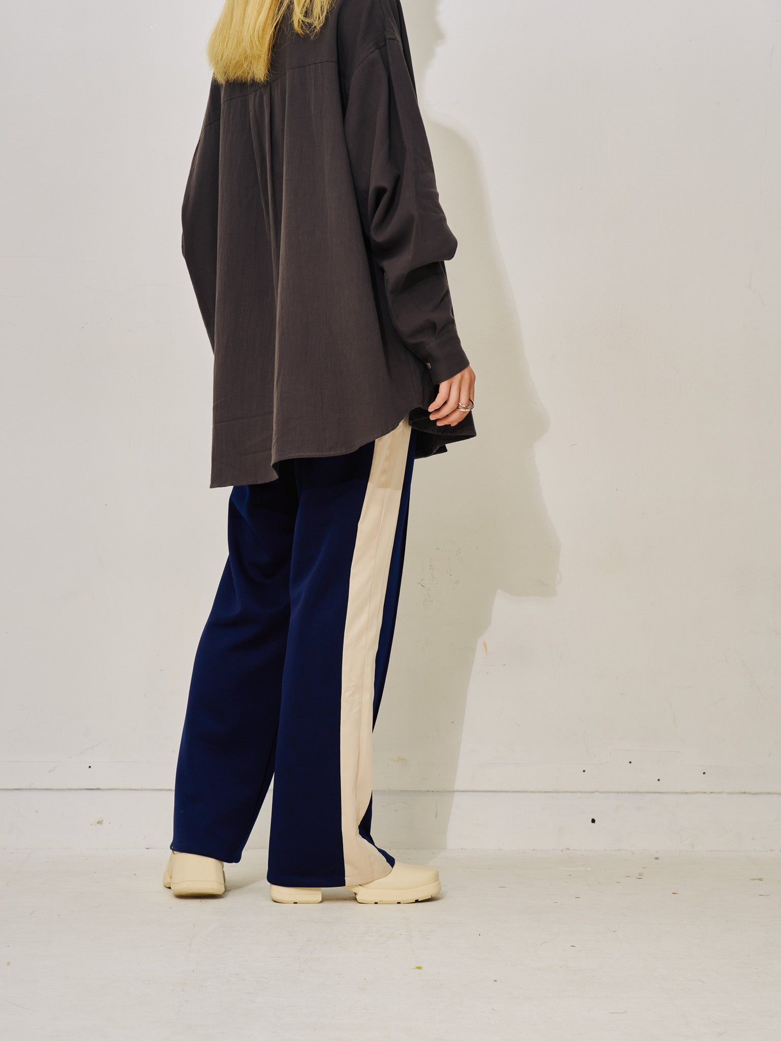 【-PRE SALE- 12/15 18:00まで!!】配色サイドライントラックパンツ [603340] navy