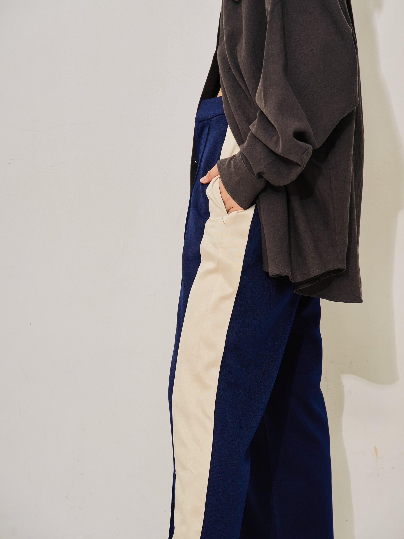 【-PRE SALE- 12/15 18:00まで!!】配色サイドライントラックパンツ [603340] navy