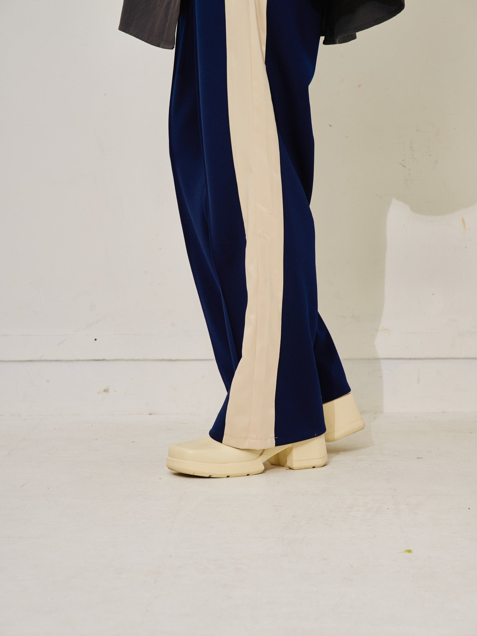 【-PRE SALE- 12/15 18:00まで!!】配色サイドライントラックパンツ [603340] navy