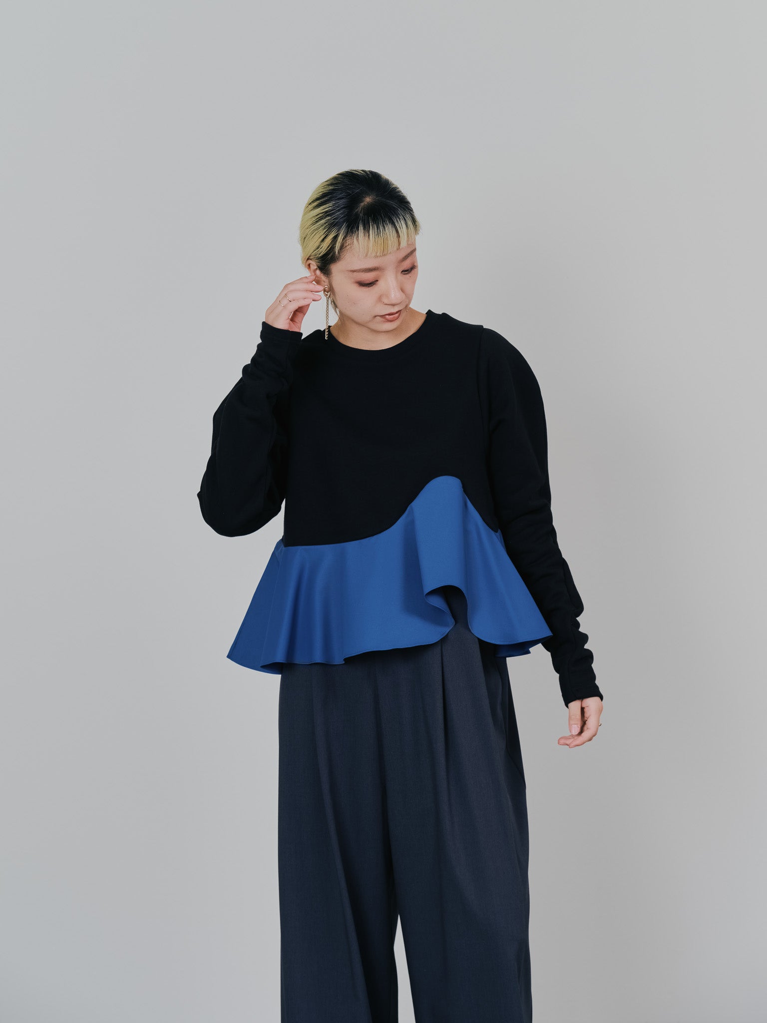 ウェーブ切替ペプラムトップス [601403] black