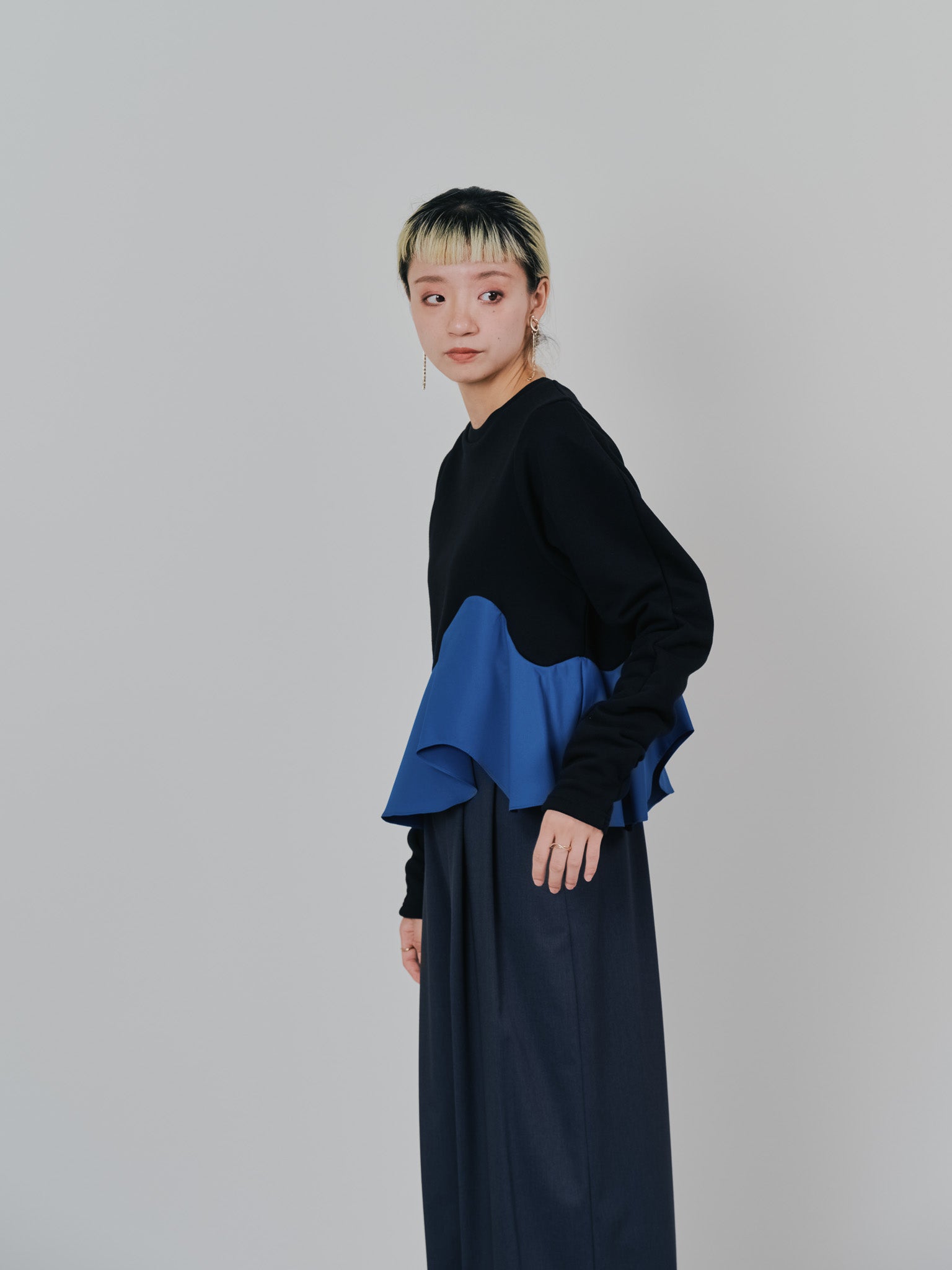 ウェーブ切替ペプラムトップス [601403] black