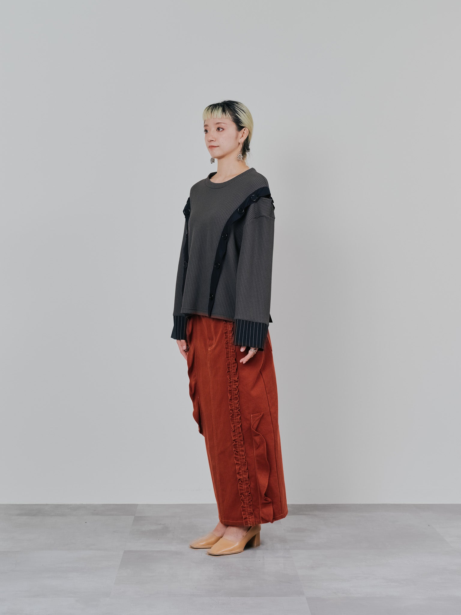 ショルダーオープンワッフルニットライクトップス [601354] charcoal