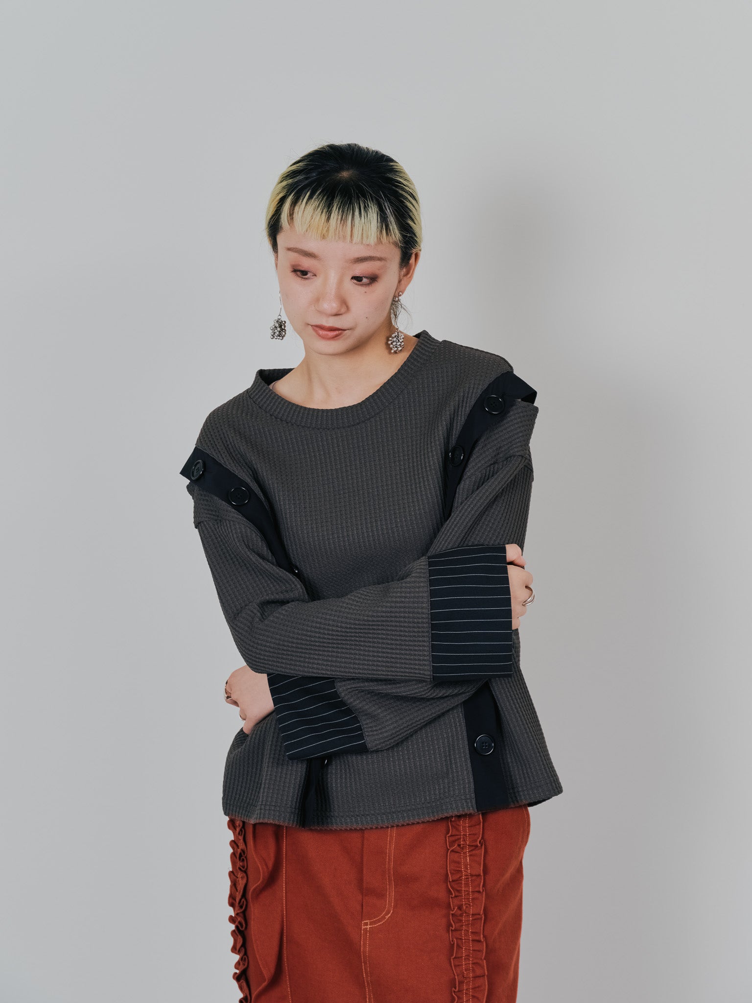ショルダーオープンワッフルニットライクトップス [601354] charcoal
