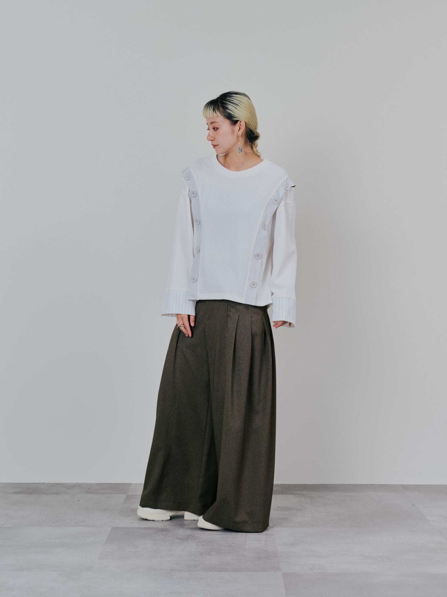 ショルダーオープンワッフルニットライクトップス [601354] off