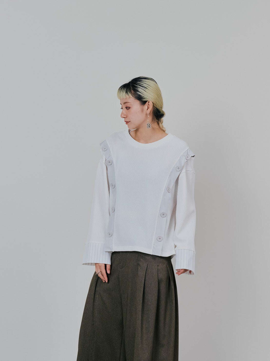 【TIME SALE 11/4まで!!】ショルダーオープンワッフルニットライクトップス [601354] off