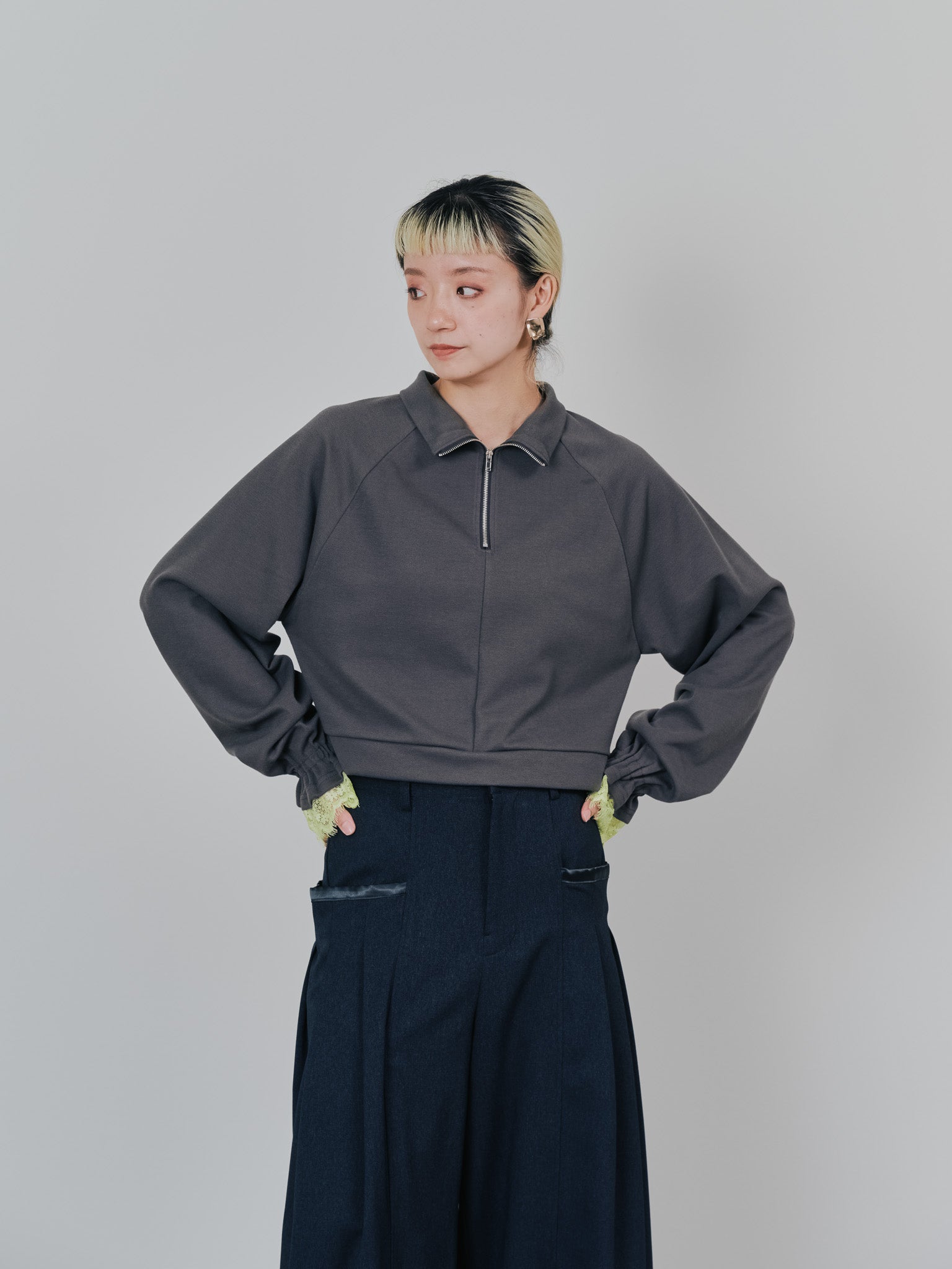 ハーフジップ配色レーストップス [605529] charcoal