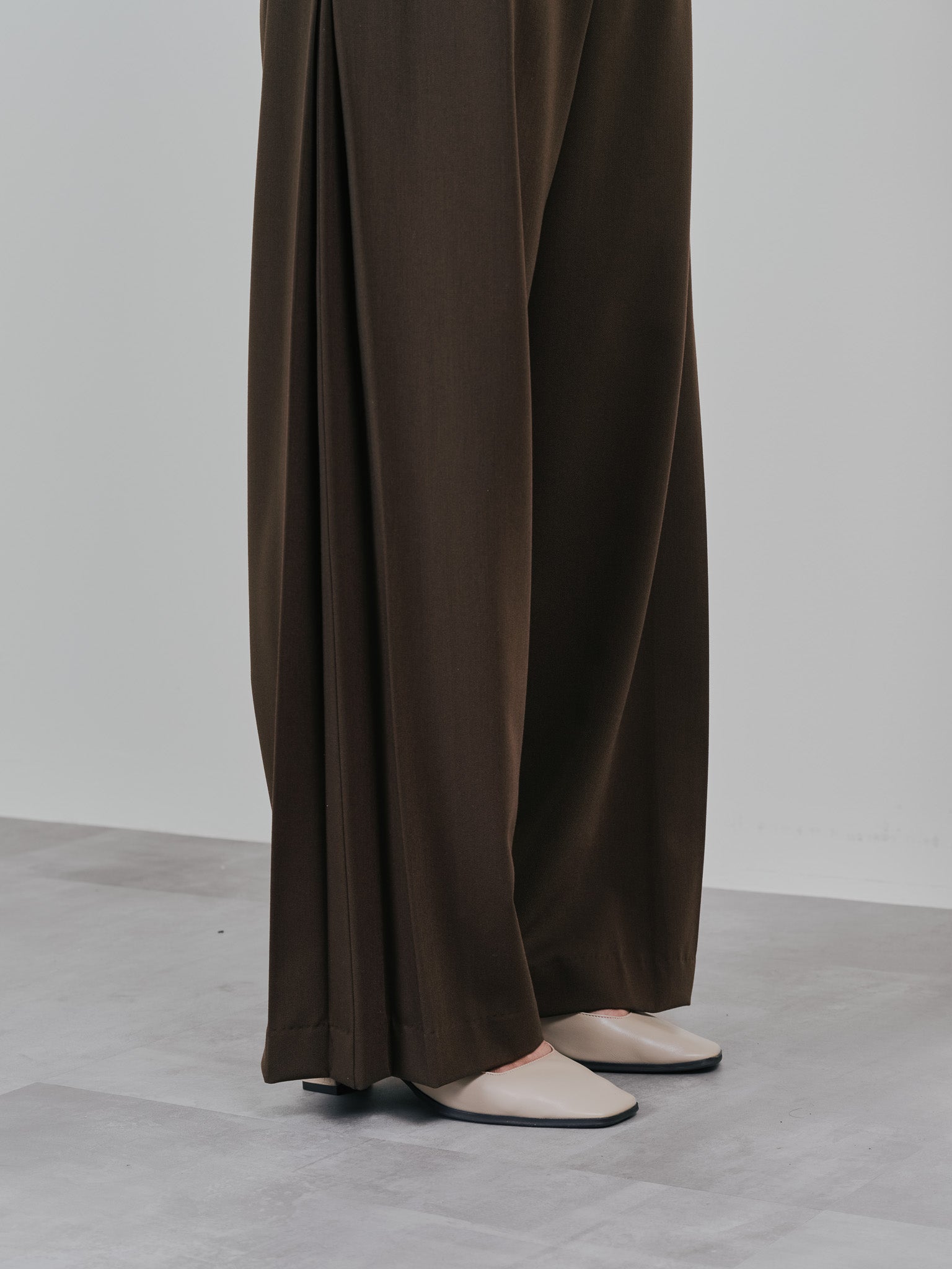 サイドプリーツ配色ステッチパンツ [601375] brown