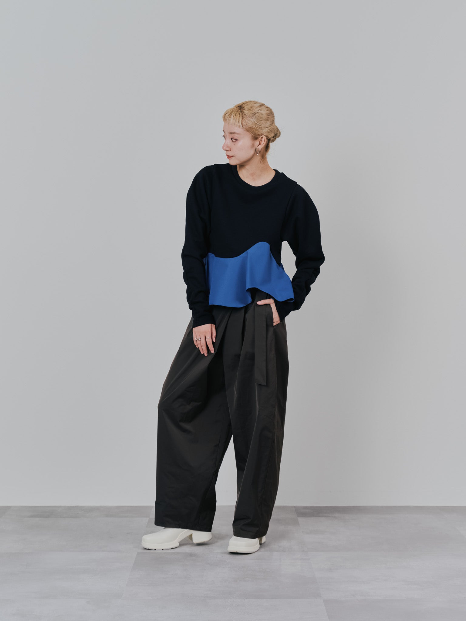 ウェーブ切替ペプラムトップス [601403] black