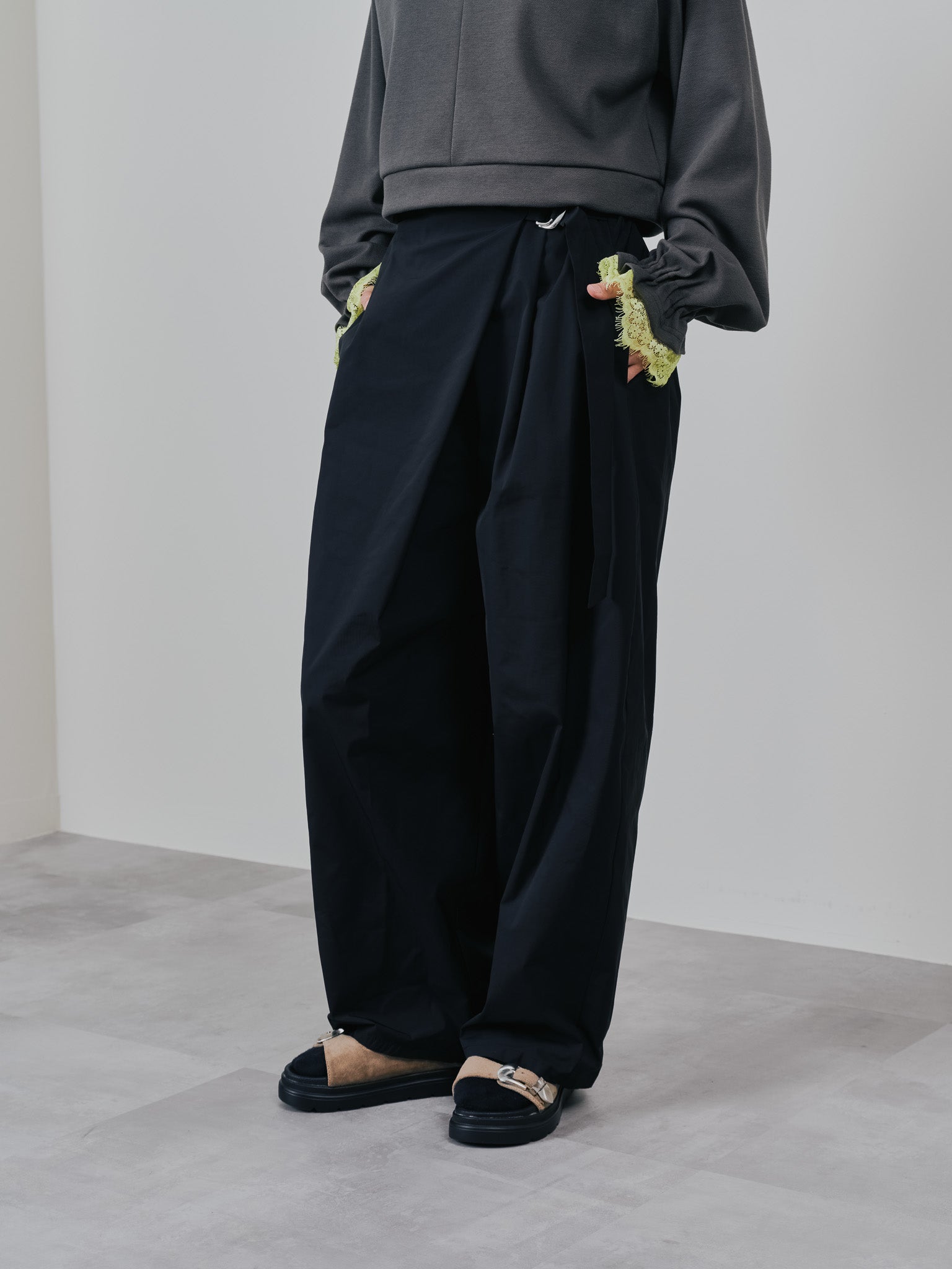 ⭐︎美品⭐︎DOLLUPOOPS ティアードフリル付きギャザーワークパンツ ⭐︎美品⭐︎DOLLUPOOPS ティアードフリル付きギャザーワークパンツ