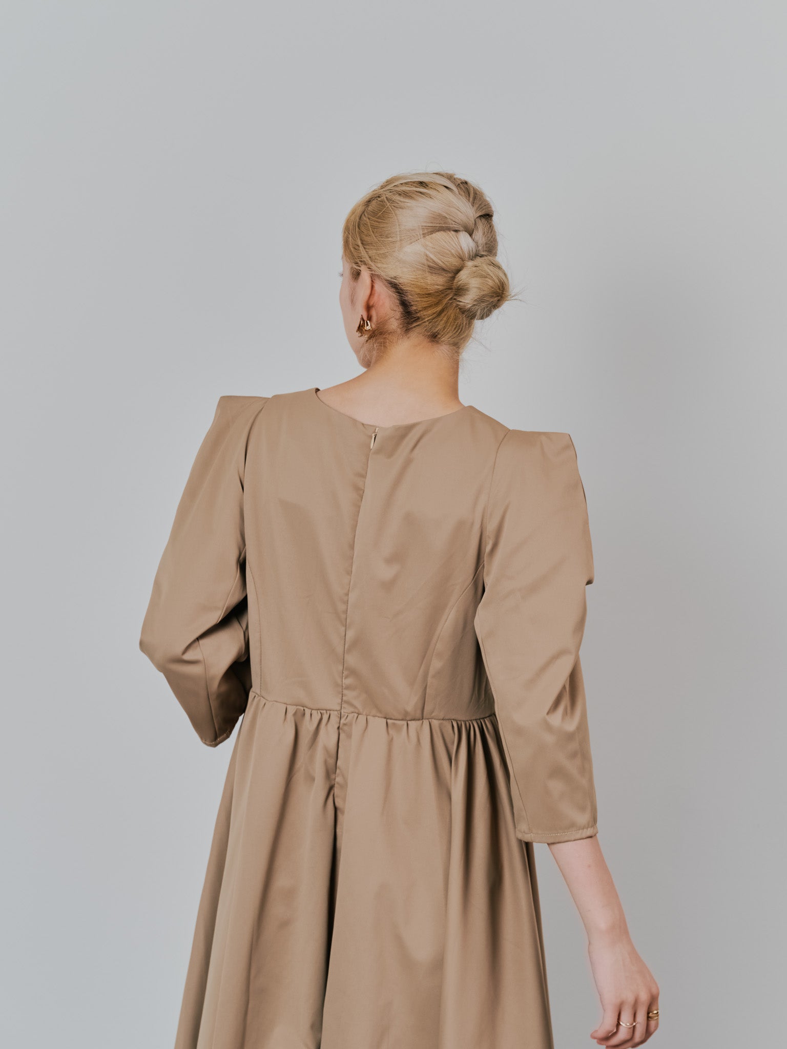 【SALE】ショルダータックボリュームワンピース [601455] camel