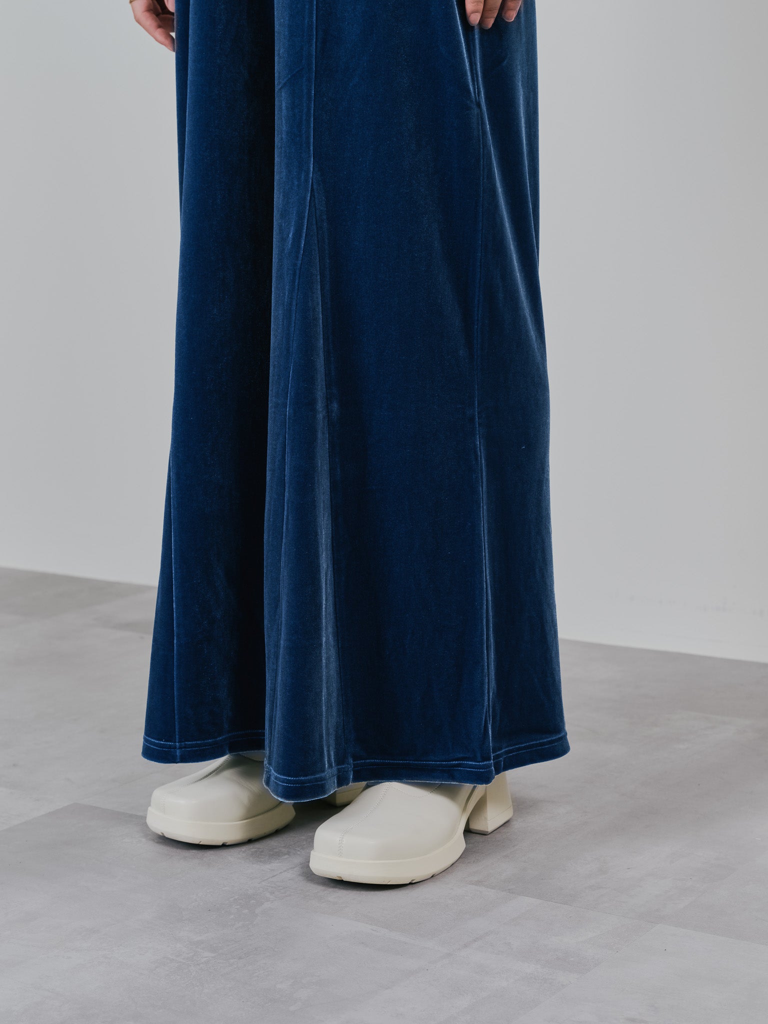 ベロアフレアパンツ [601414] blue