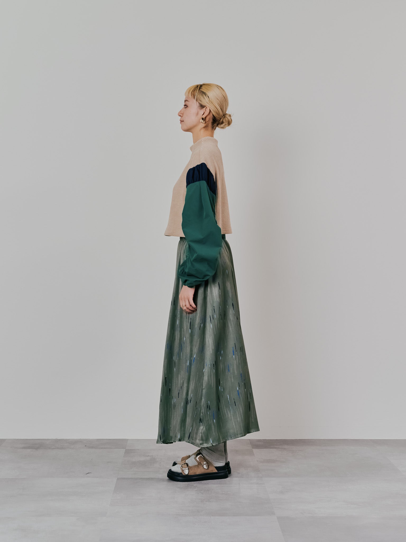 アートラインプリントハーフプリーツスカート [605538] khaki