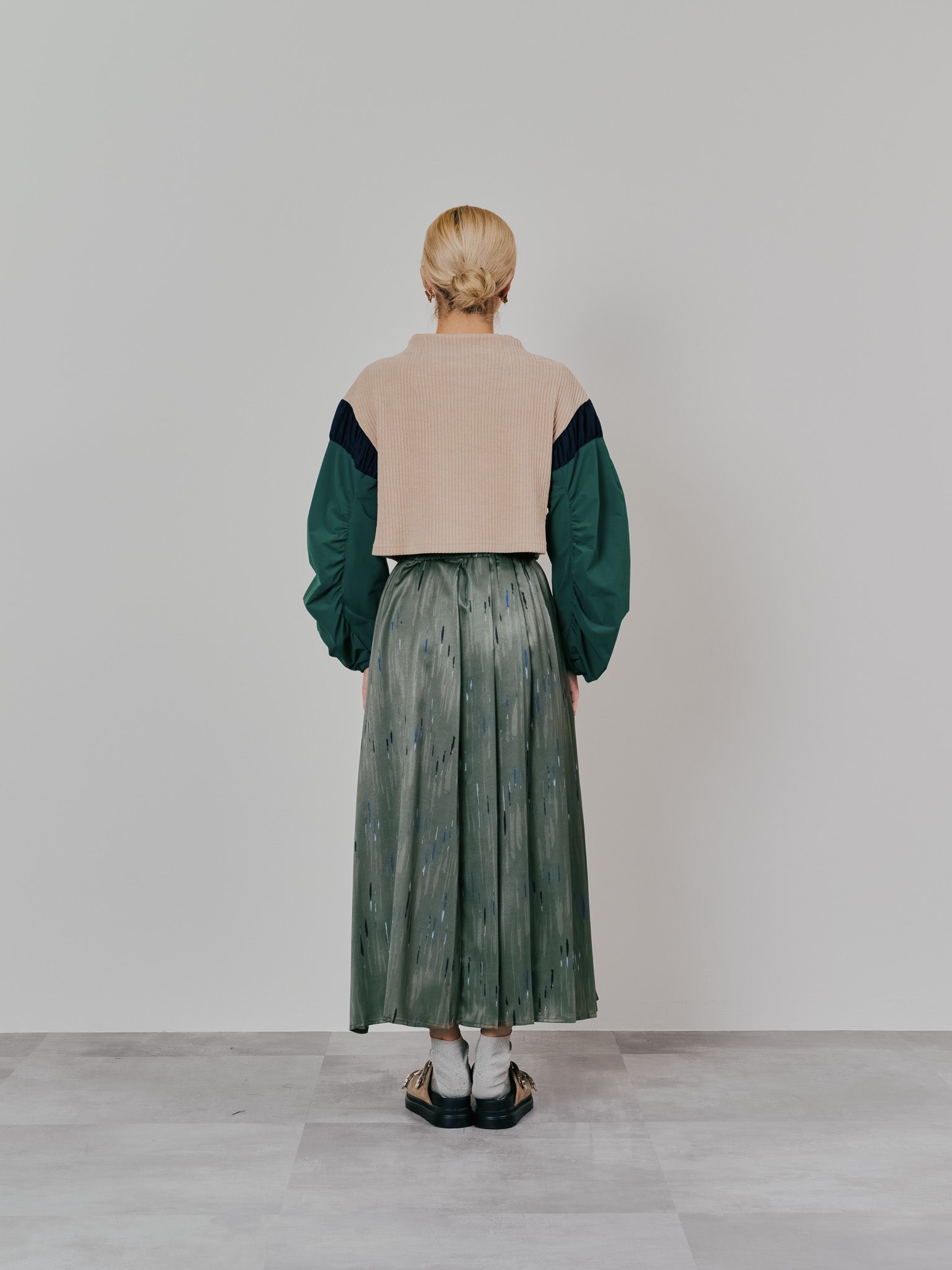 【-PRE SALE- 12/15 18:00まで!!】アートラインプリントハーフプリーツスカート [605538] khaki