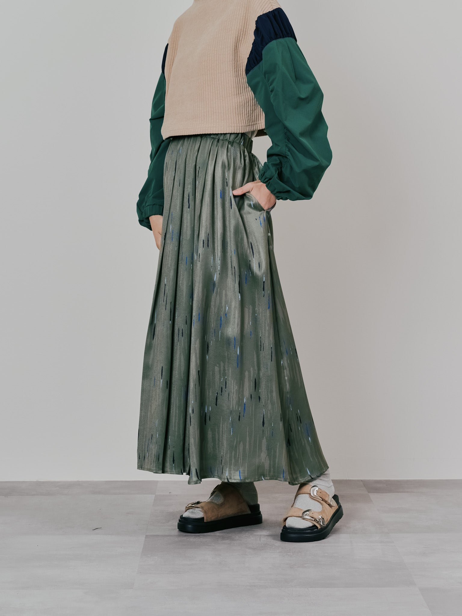 アートラインプリントハーフプリーツスカート [605538] khaki