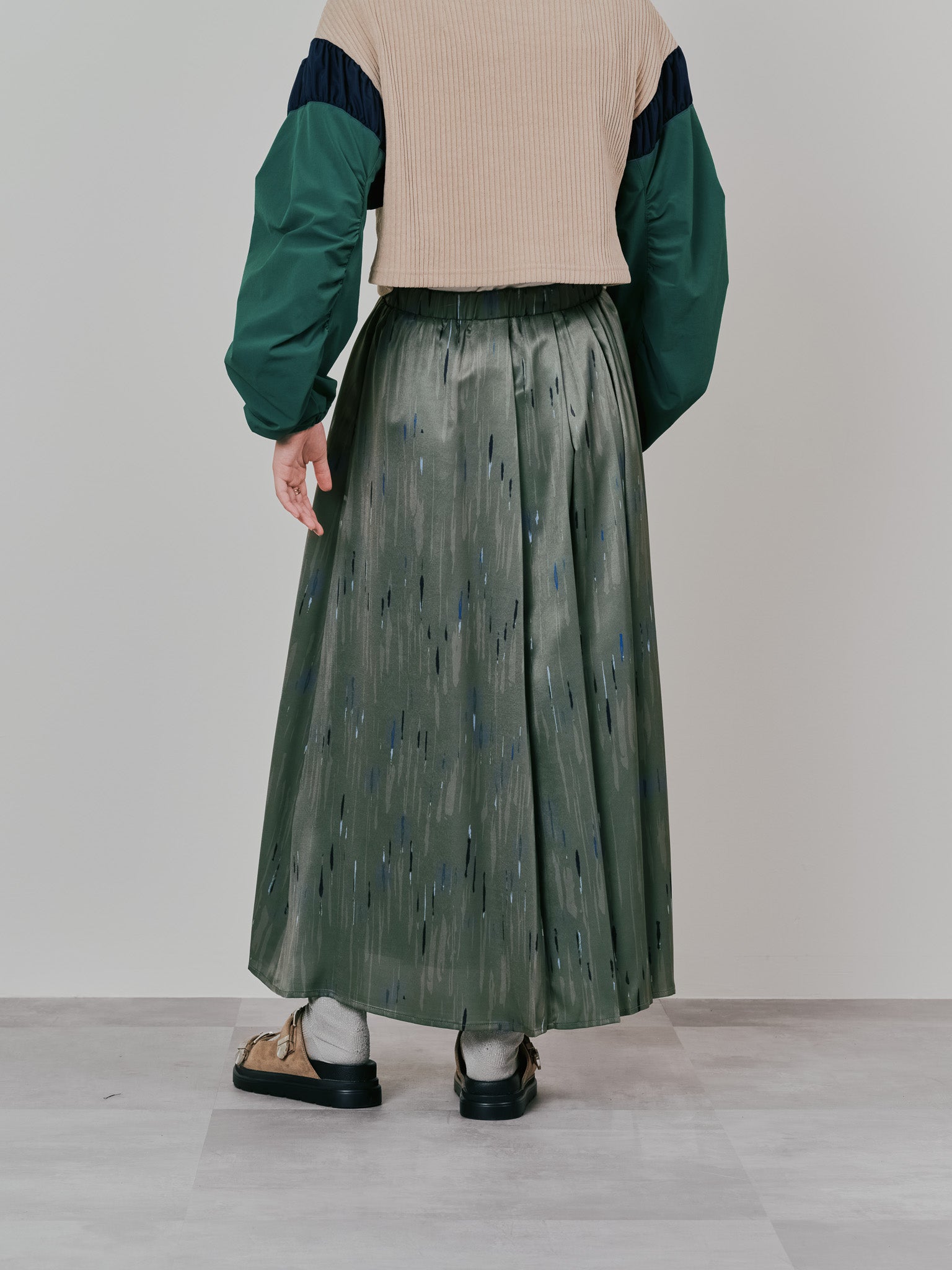 アートラインプリントハーフプリーツスカート [605538] khaki