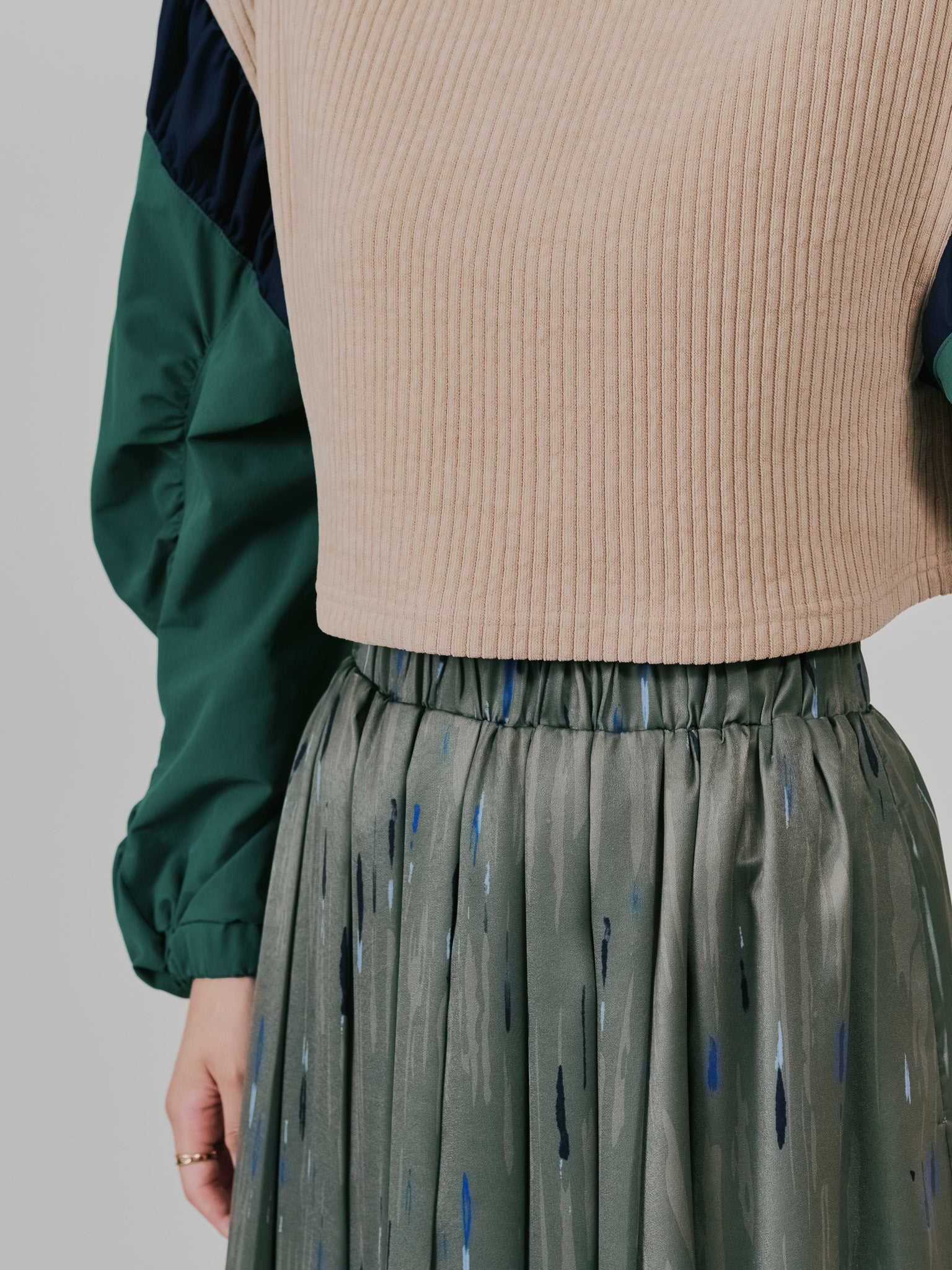 アートラインプリントハーフプリーツスカート [605538] khaki