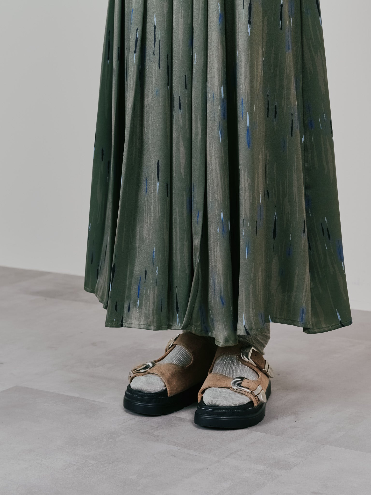 アートラインプリントハーフプリーツスカート [605538] khaki