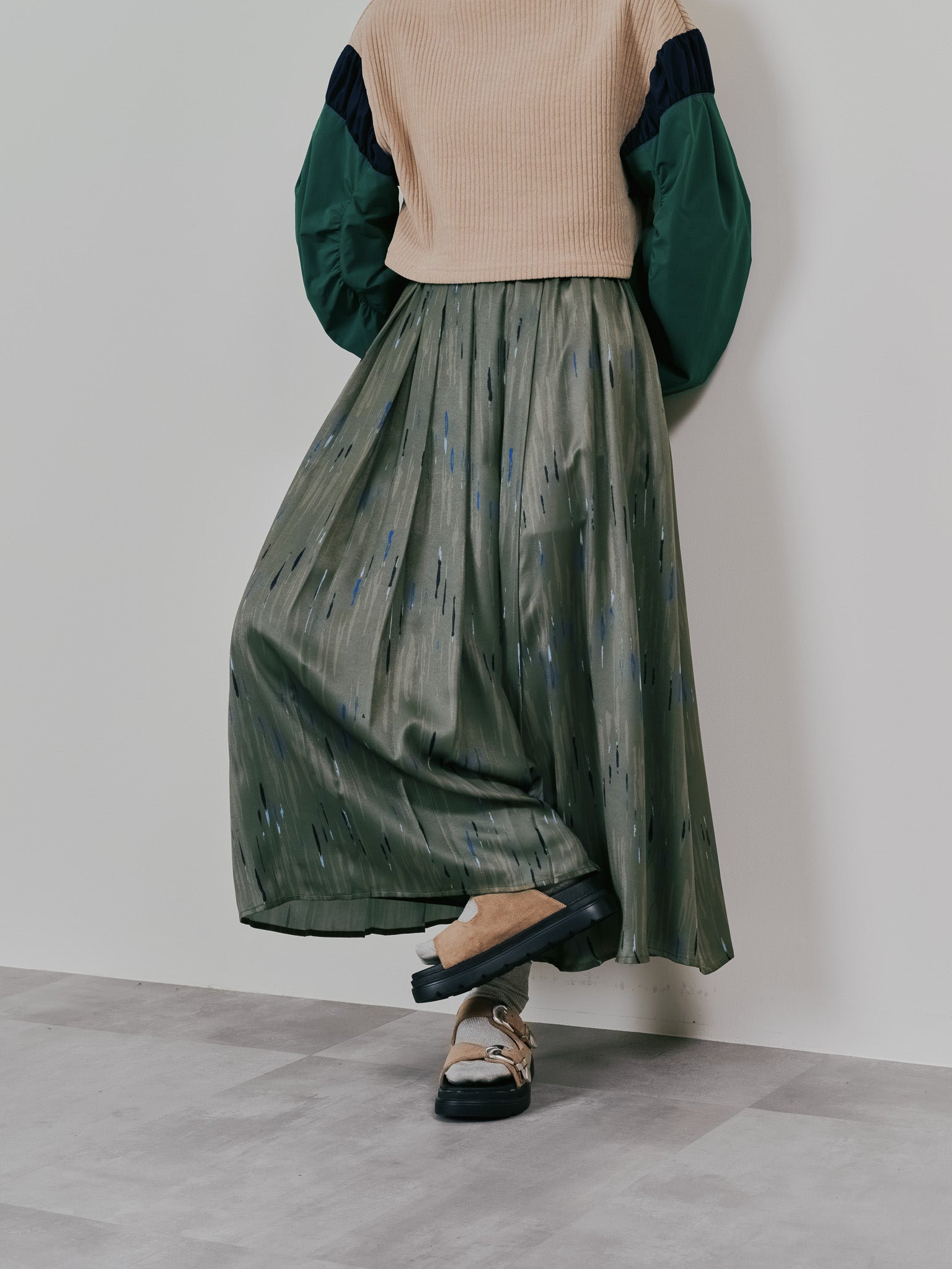 アートラインプリントハーフプリーツスカート [605538] khaki