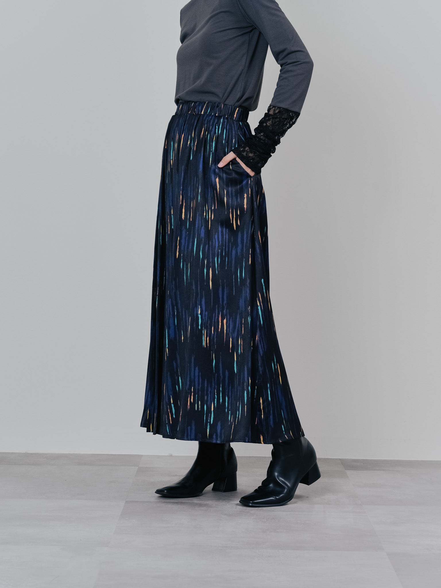 アートラインプリントハーフプリーツスカート [605538] black