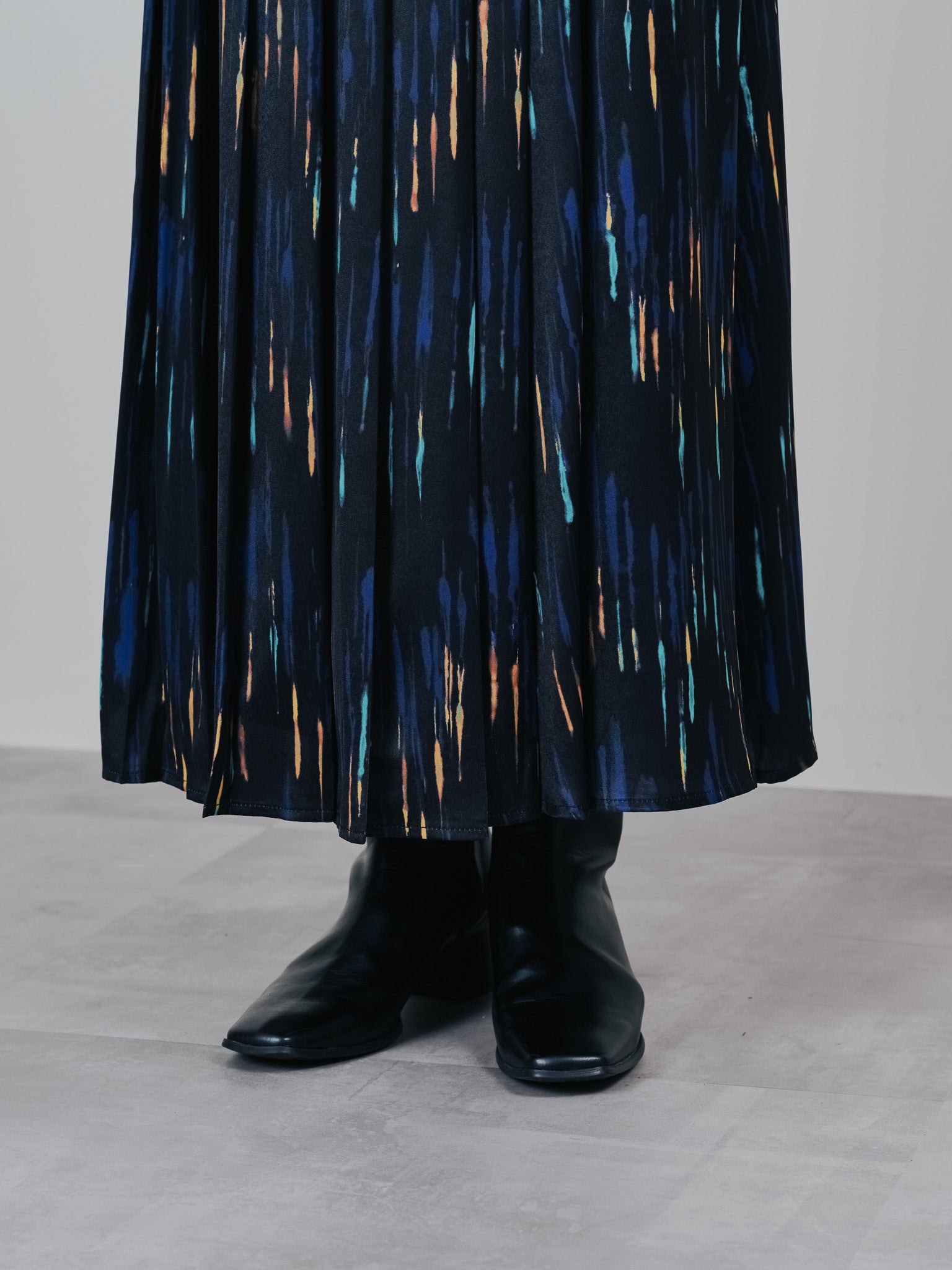 アートラインプリントハーフプリーツスカート [605538] black