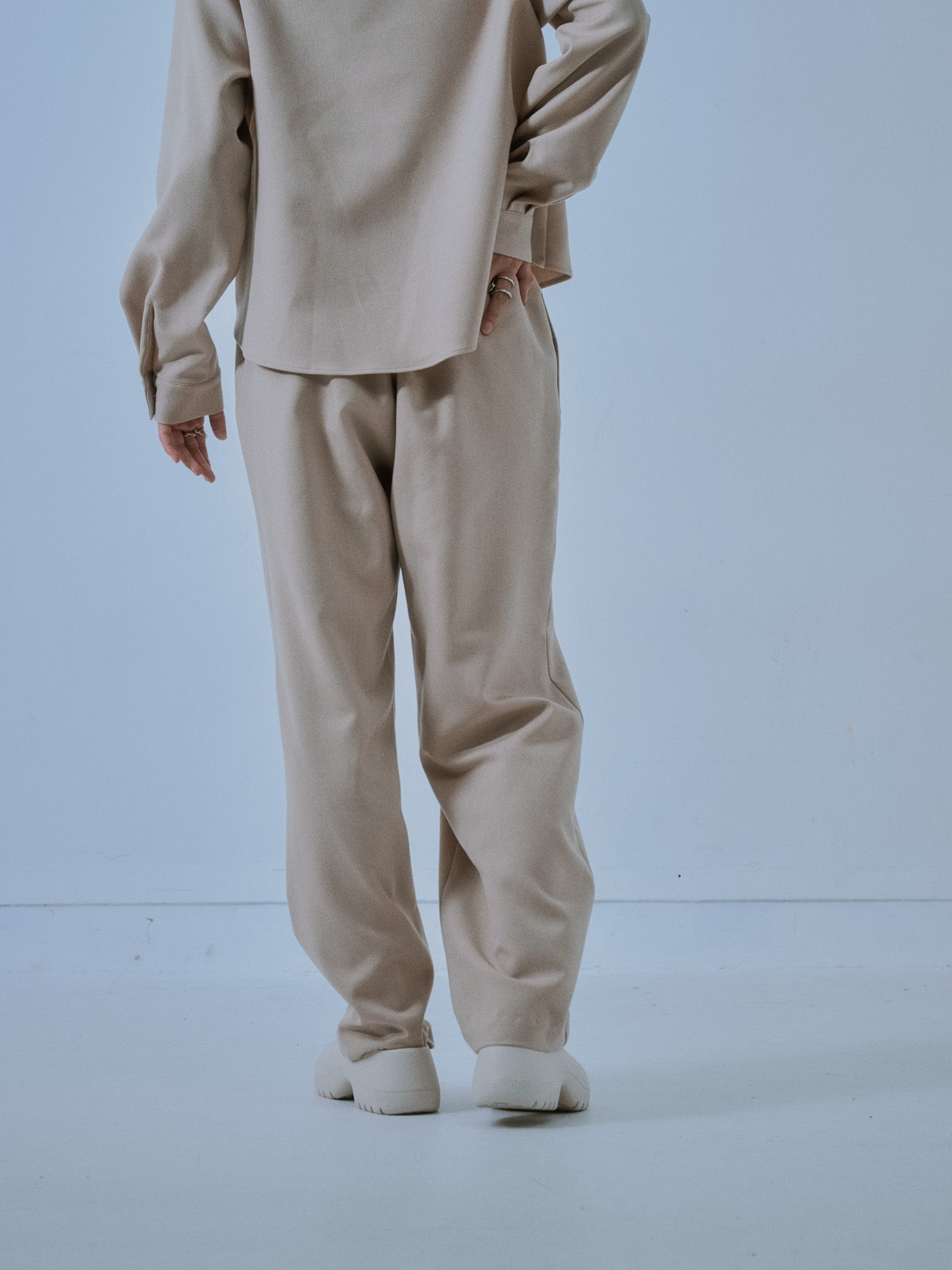 【SALE】ヘムダーツカーブフォルムパンツ [608329] light beige