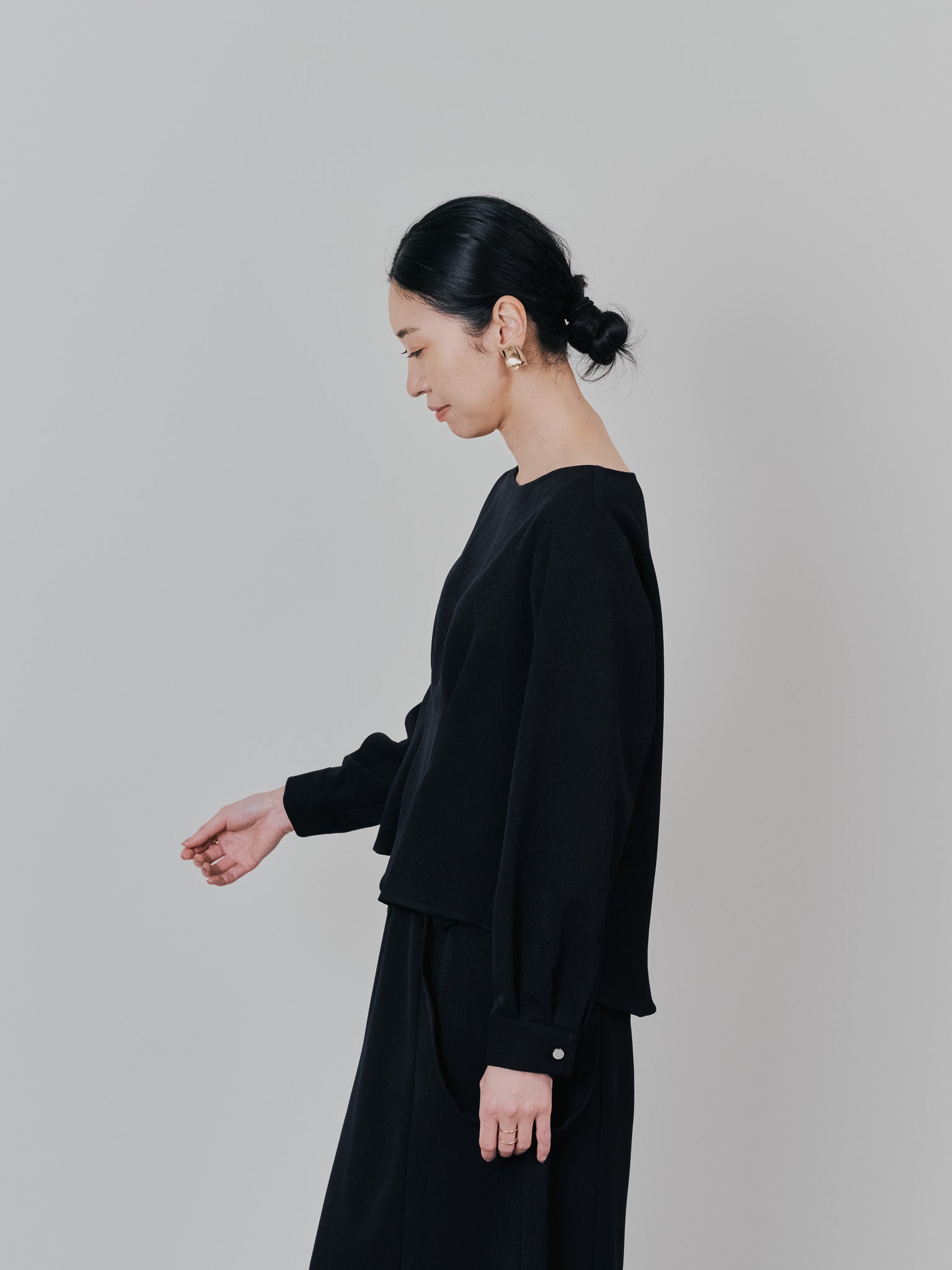 ウエストタックウールライクツイルトップス [608327] black