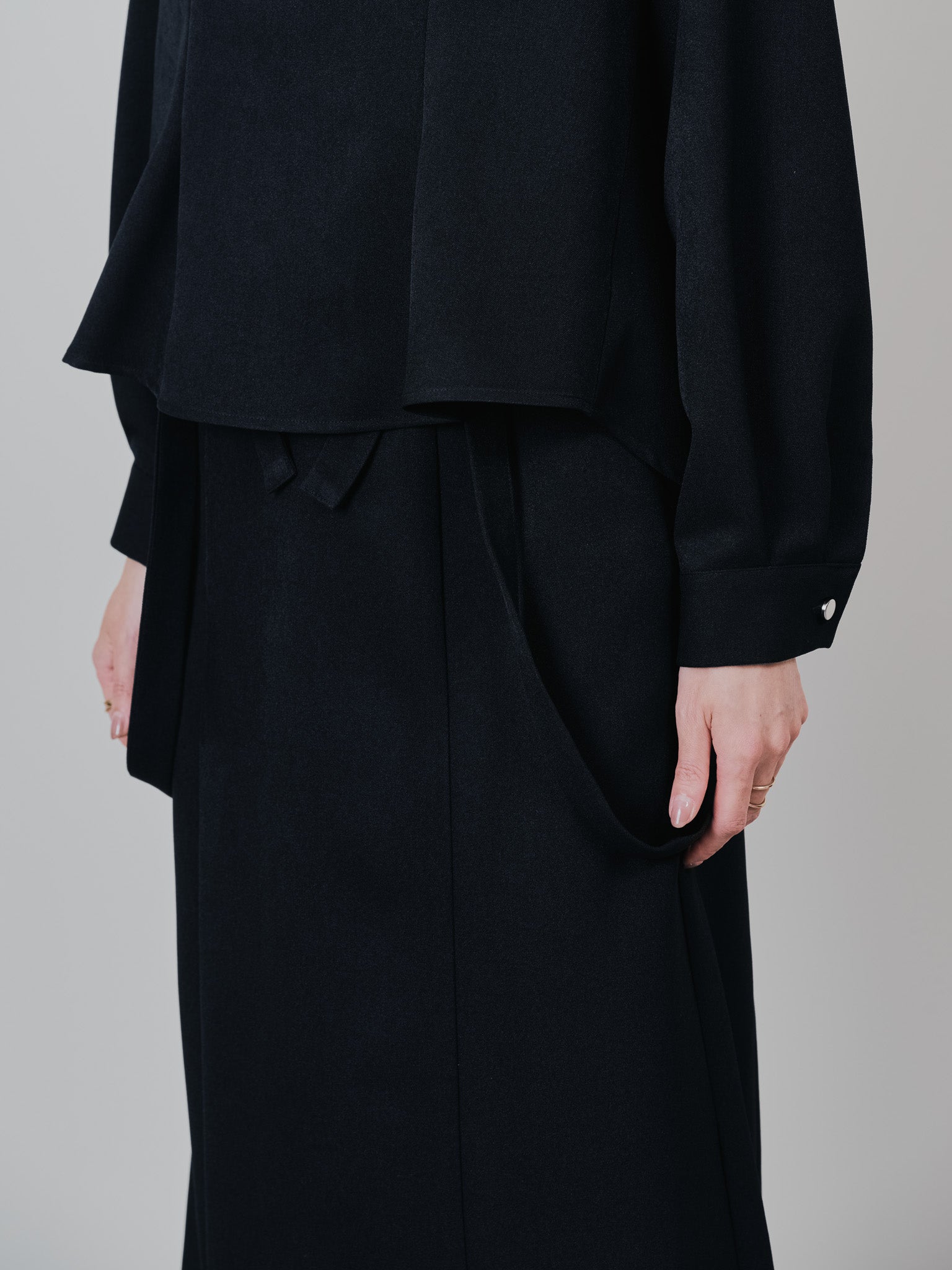 サスペンダー付ソフトAラインスカート [608328] black