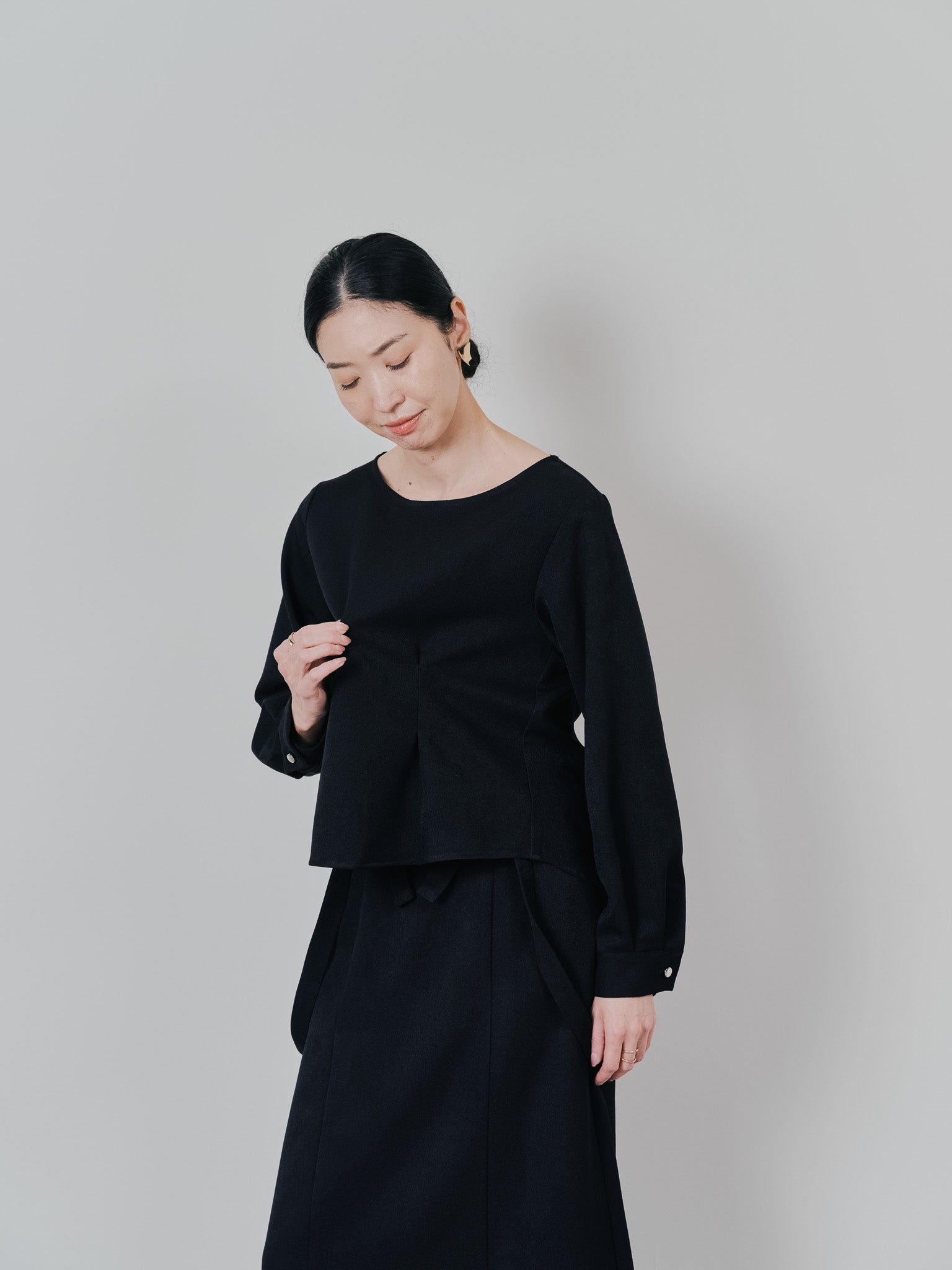 ウエストタックウールライクツイルトップス [608327] black